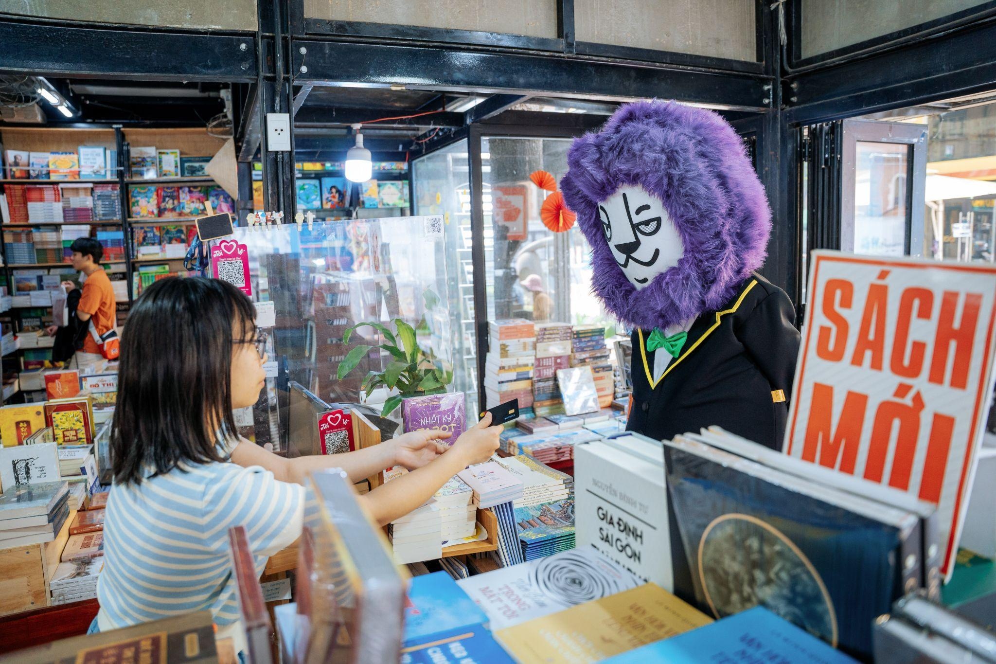 ‘Quy ong su tu’ Lio gay an tuong tai Ha Noi va TP.HCM hinh anh