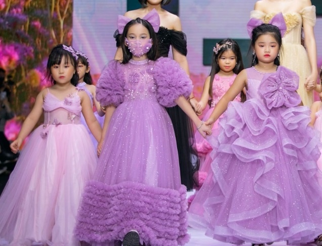 Vay cong chua tai O Princess co quy trinh san xuat khat khe hinh anh