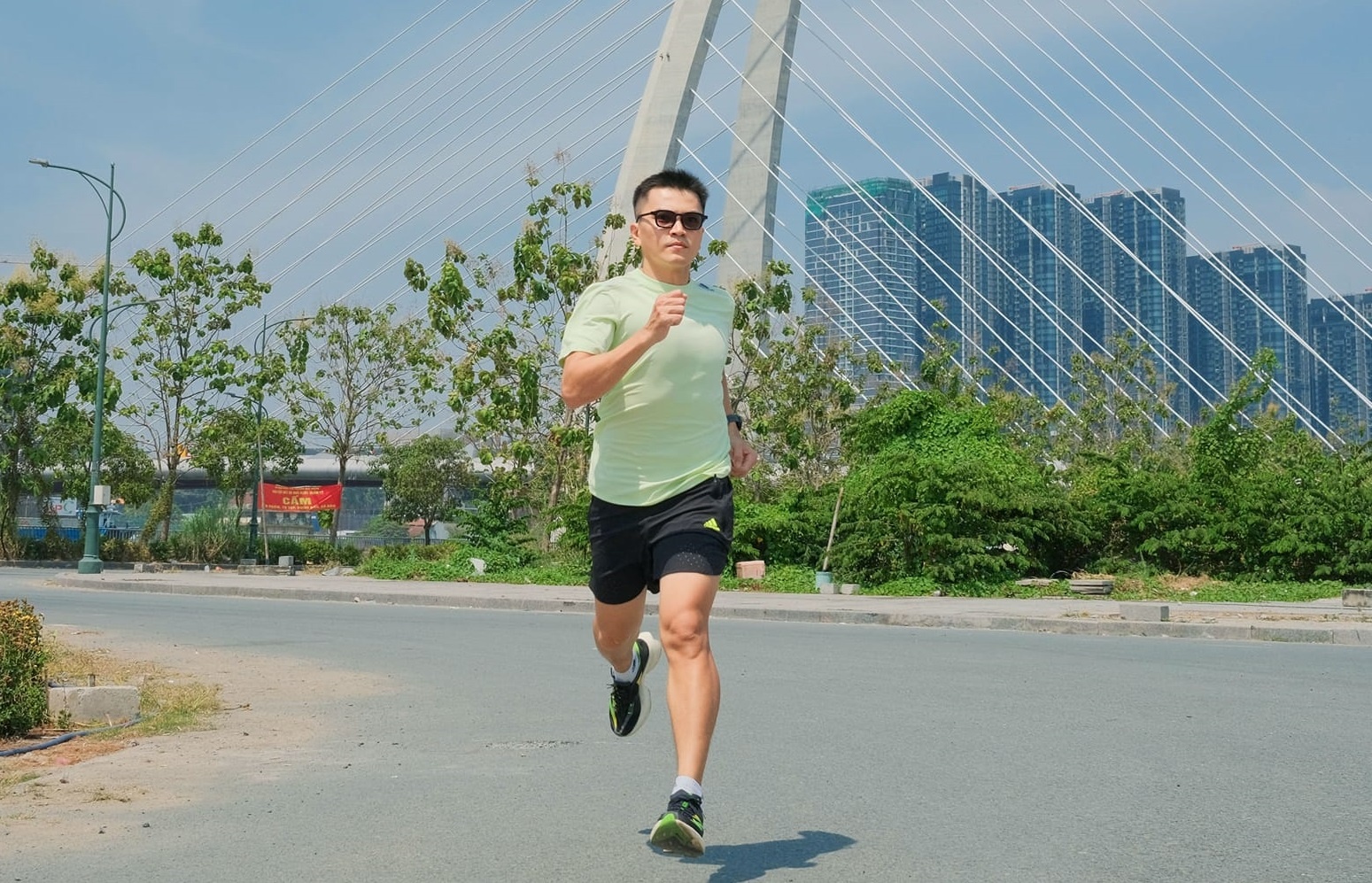 Runners TP.HCM ru nhau tham gia giai chay Lazada Run hinh anh