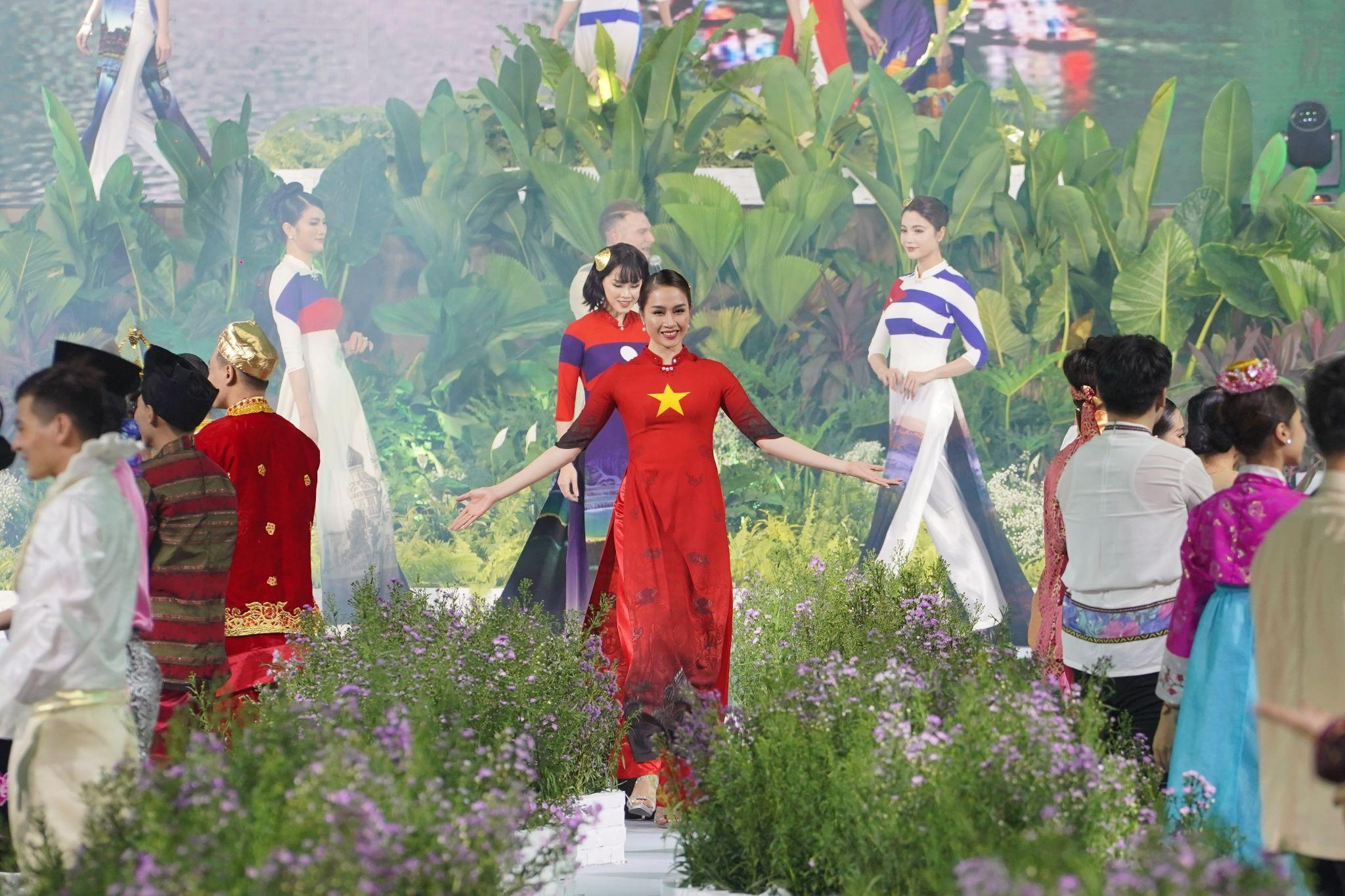 Le hoi ao dai,  su kien TP.HCM anh 7