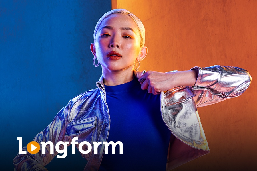 Toc Tien 20 nam ca hat - hoa hong kieu hanh vuon minh trong gai goc hinh anh