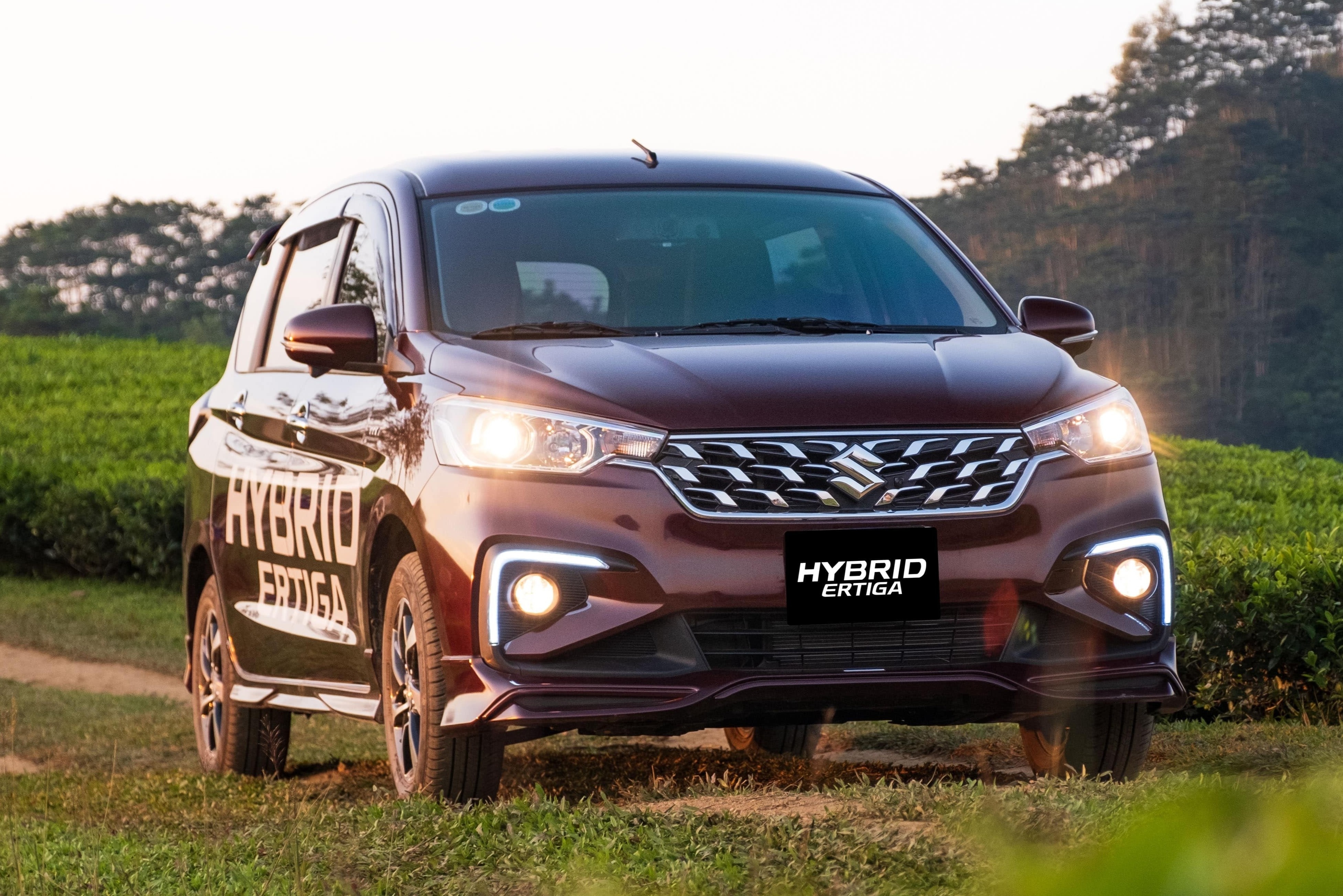 Mau xe hybrid ghi diem nho khoi pin co do ben cao va gia thay the thap hinh anh