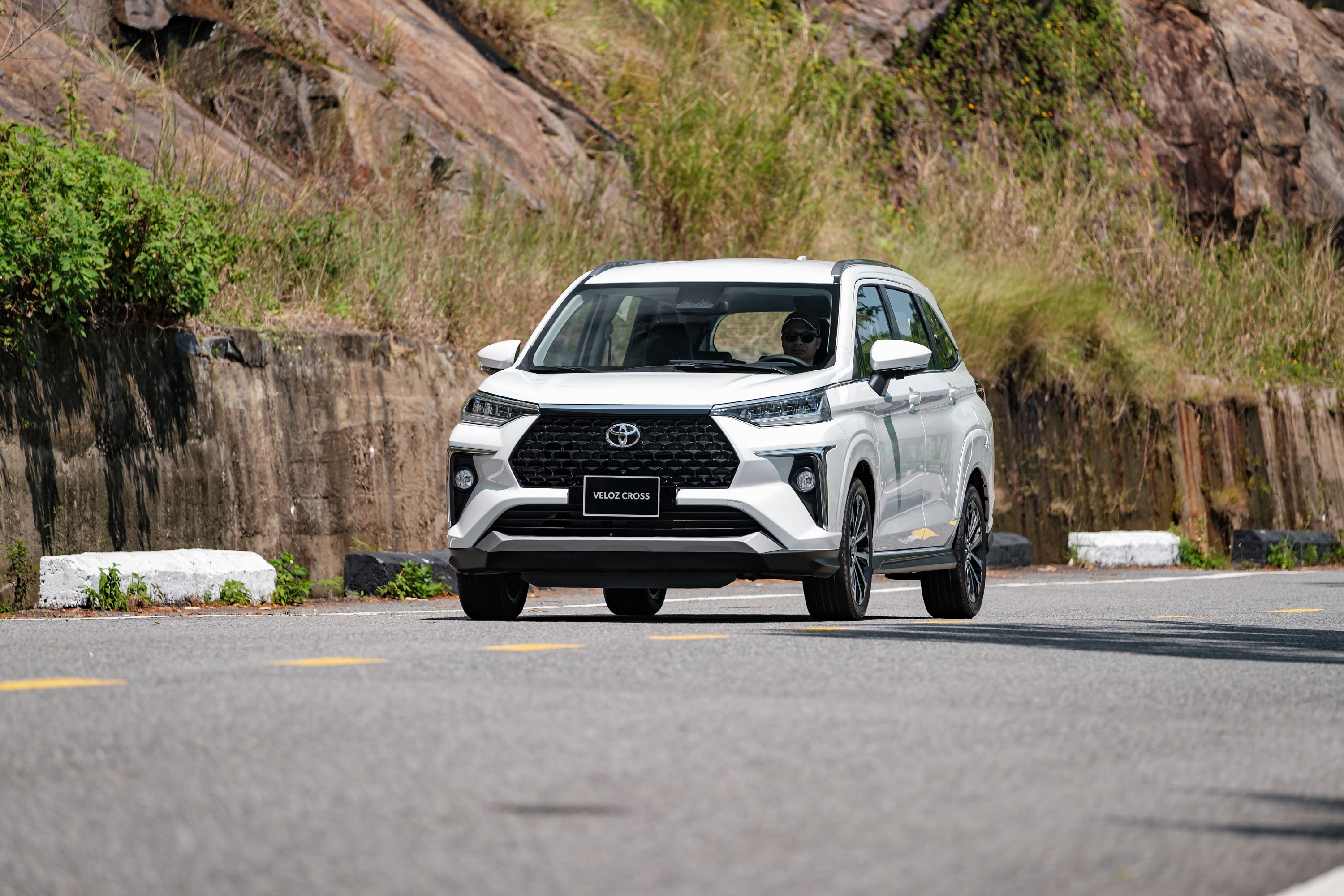 Toyota Veloz Cross uu dai 31 trieu dong ‘ham nong’ phan khuc MPV hinh anh