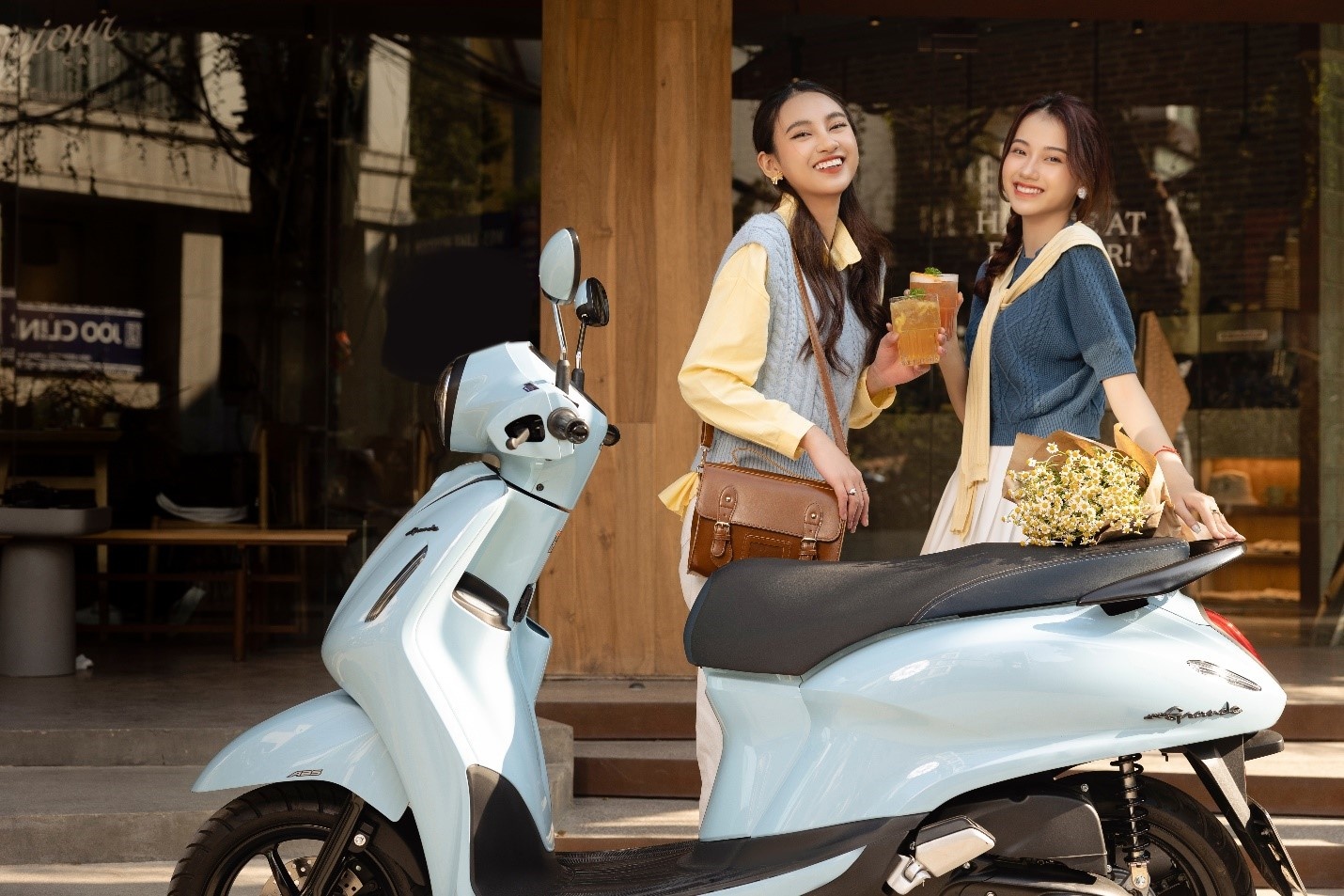 Bo anh duyen dang cua hai nu sinh 'con nha nguoi ta' hinh anh