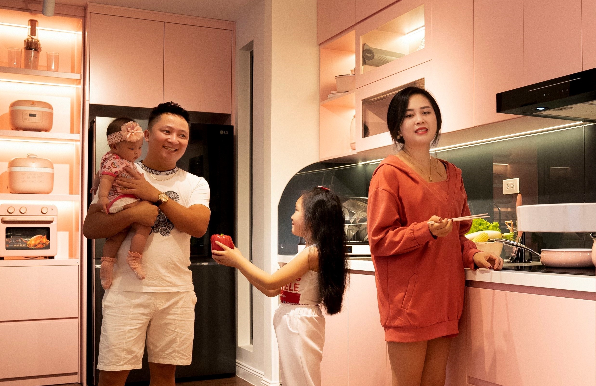 Chong phu hong can bep lam qua tang vo dip 8/3 hinh anh