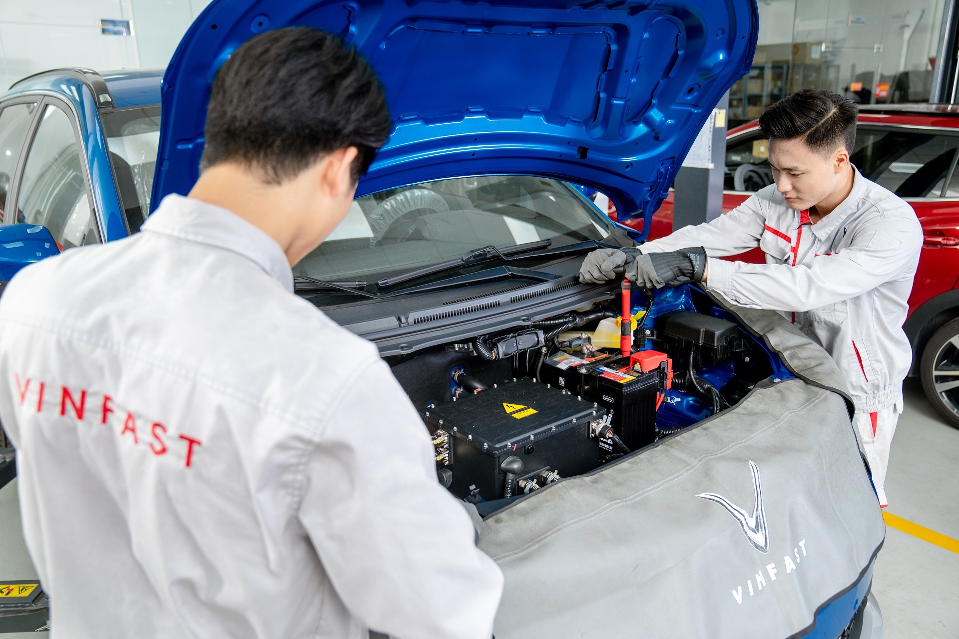 VinFast trien khai he thong xuong dich vu khong ngay nghi hinh anh