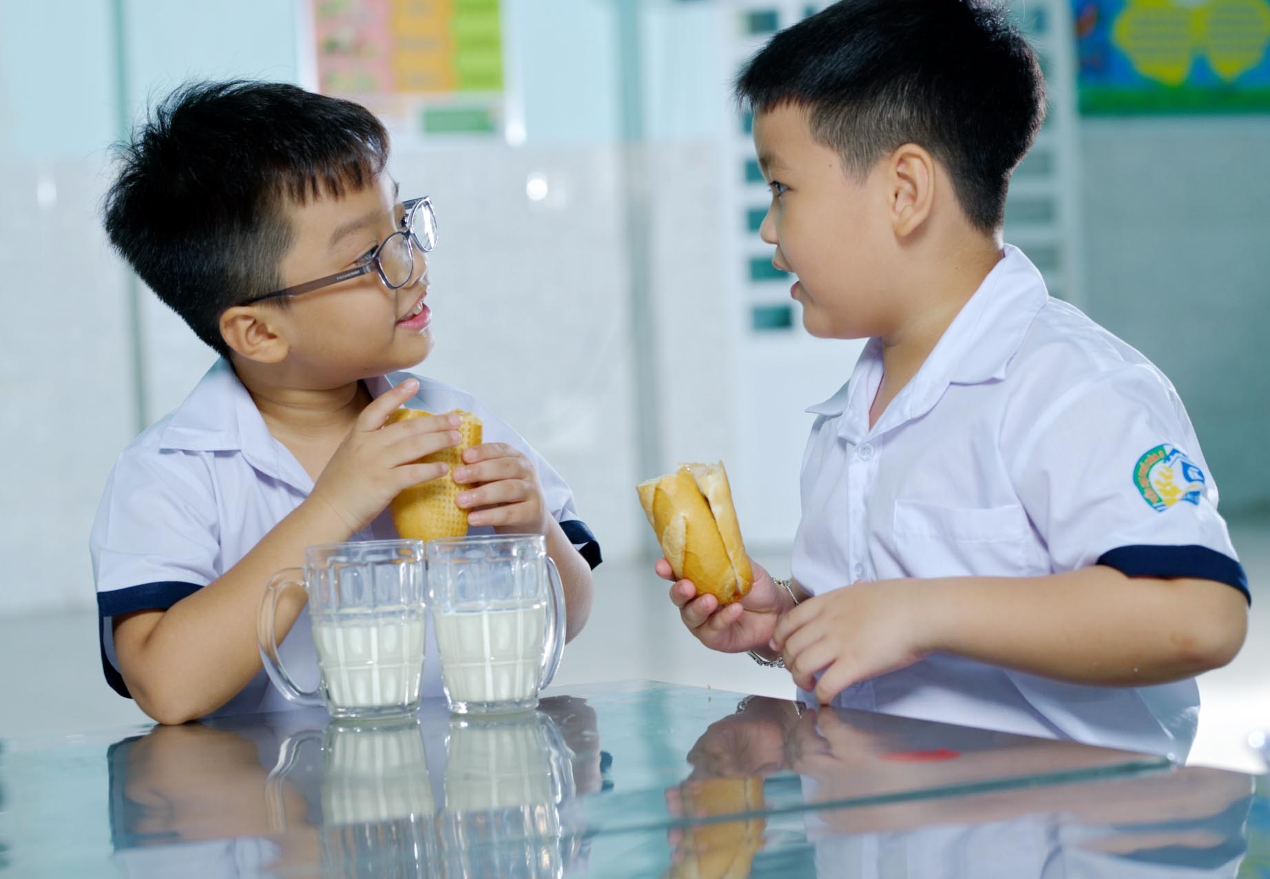 Me xay nen tang vung vang cho con tu bua sang co sua hinh anh