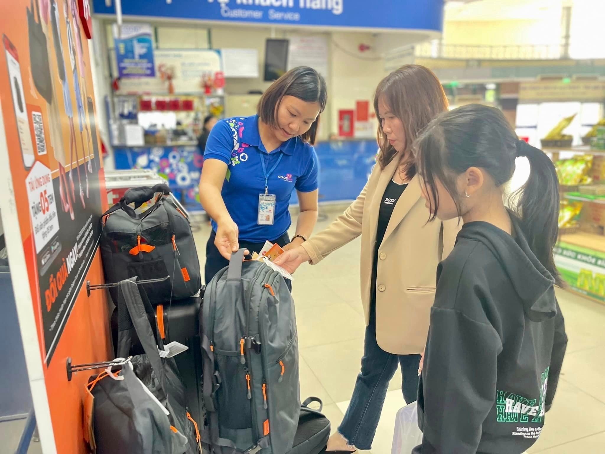 Di sieu thi 'san' tui hieu Tucano hinh anh