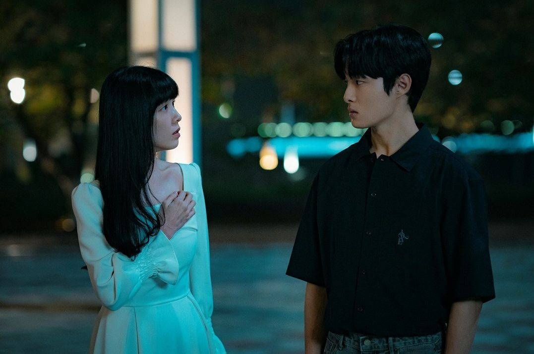 Chan Young va Min Ah - cap bai trung tu 'Taxi ma quai' den ngoai doi hinh anh