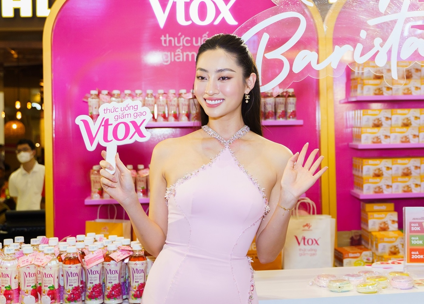 Trai nghiem 'Uong cuc chill - fill cam xuc' cung Luong Thuy Linh hinh anh