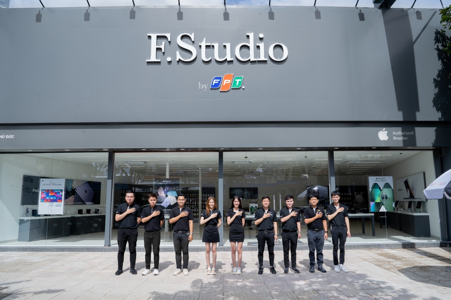 F.Studio by FPT khai truong dong loat cua hang chuan Apple tai 3 mien hinh anh