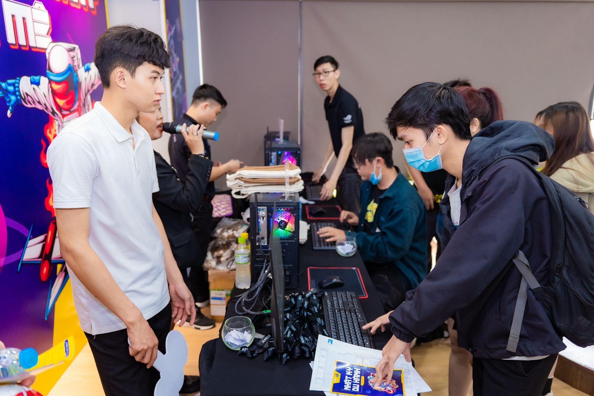 Gan 500 ban tre TP.HCM tham gia ngay hoi huong nghiep Open Z 2023 hinh anh