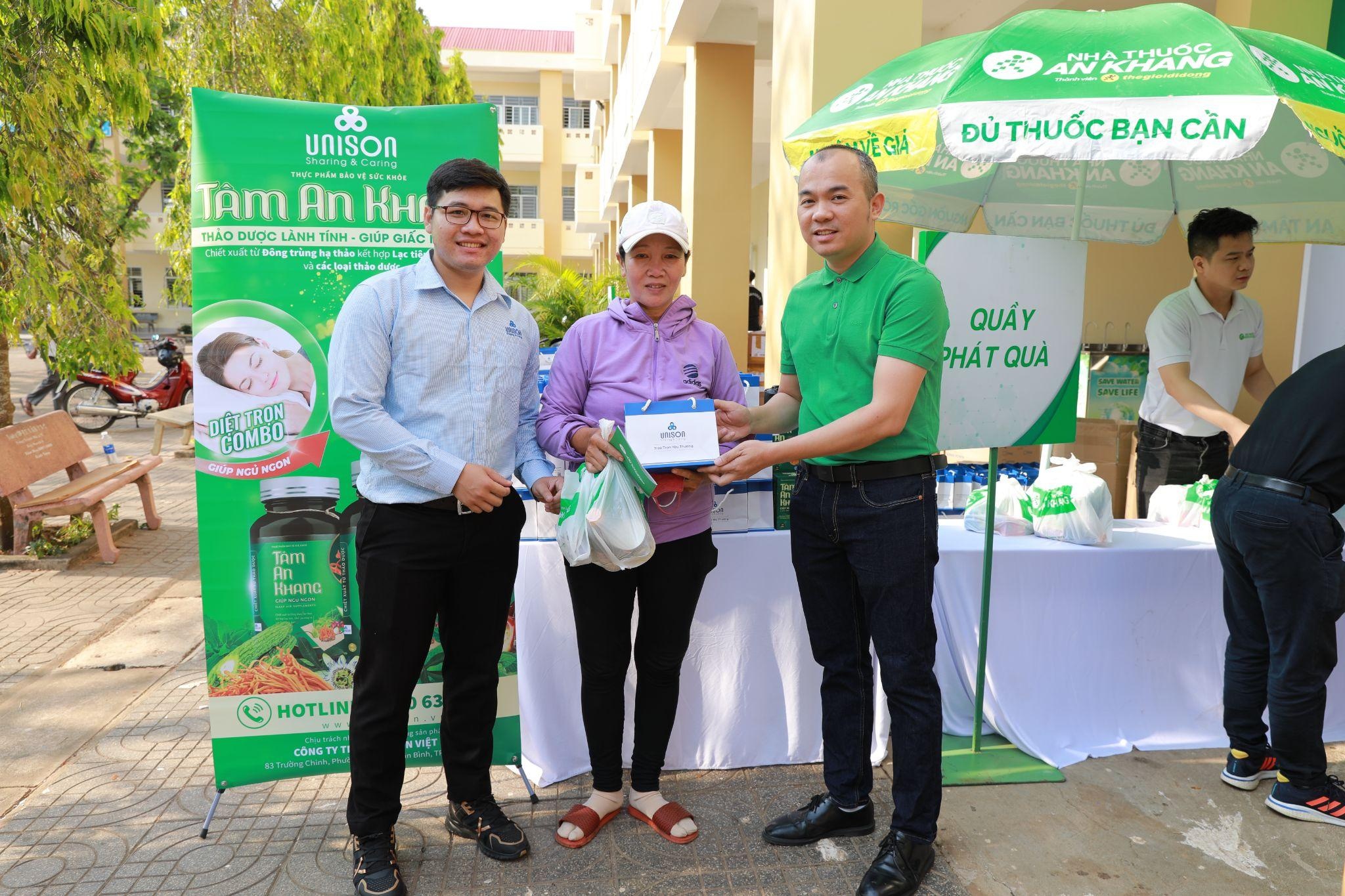 kham benh,  thien nguyen anh 2