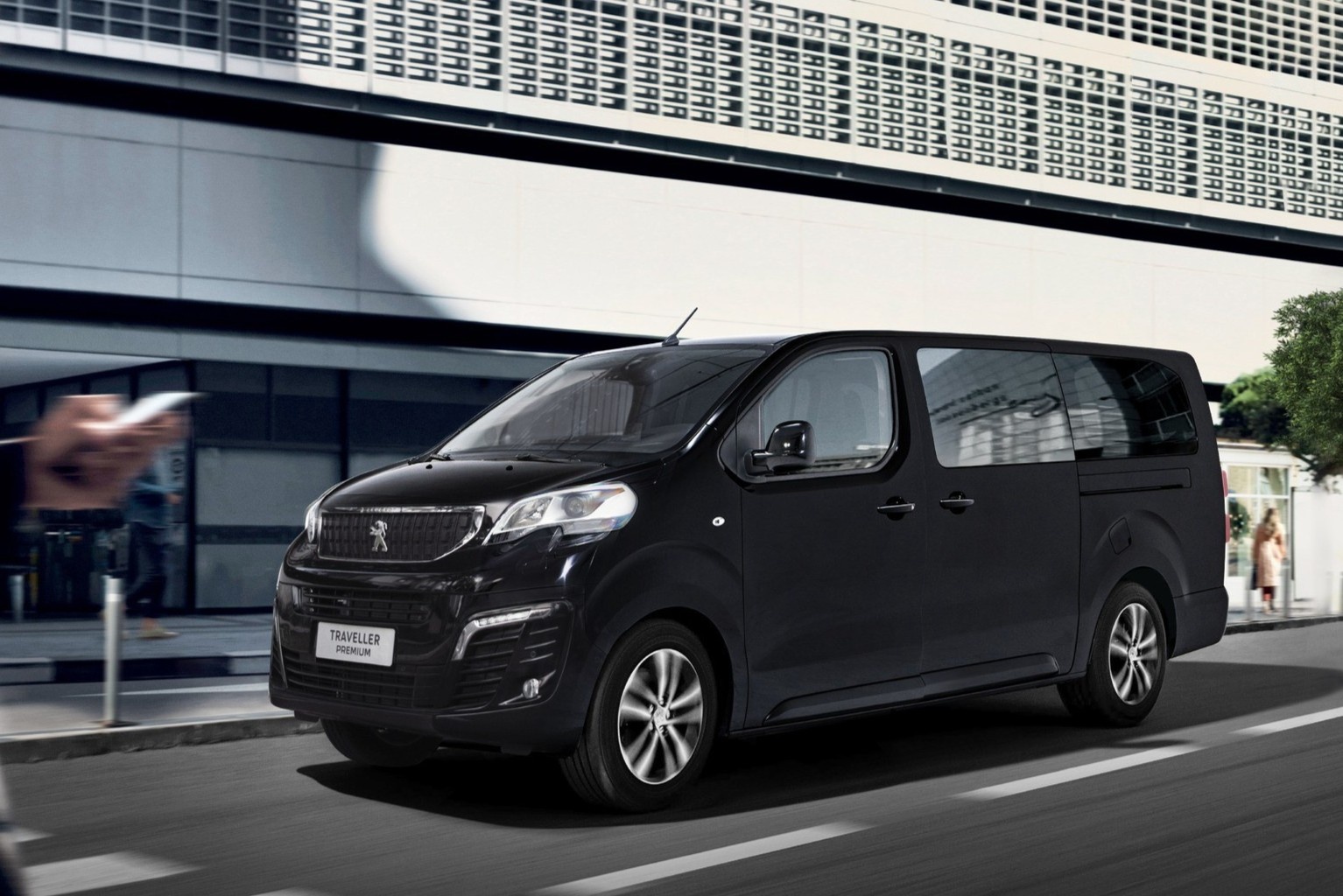 Trai nghiem thuong luu tren Peugeot Traveller hinh anh