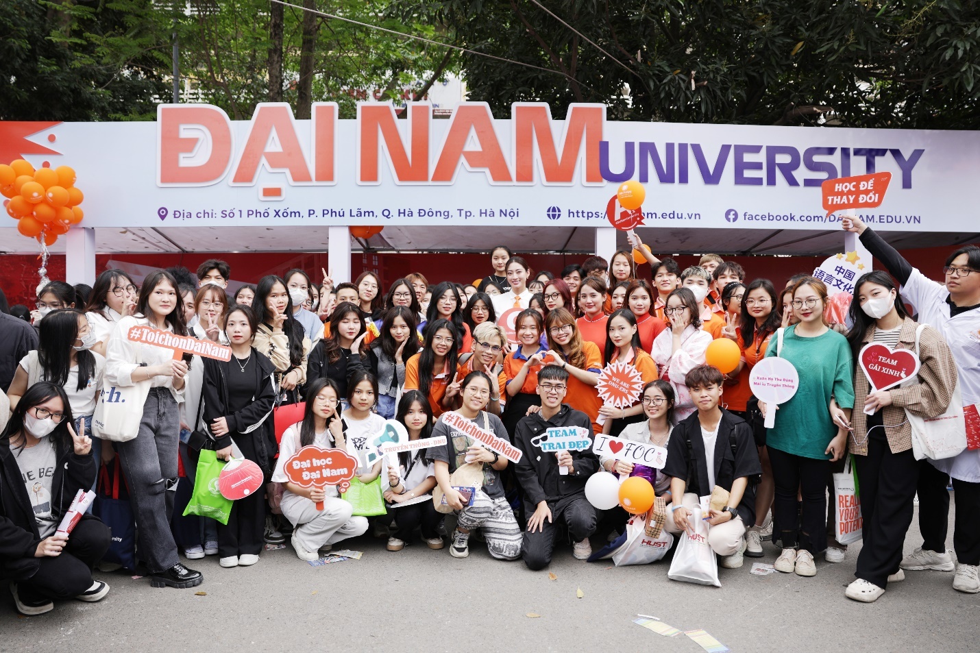 ngay hoi huong nghiep,  Dai hoc Dai Nam anh 5