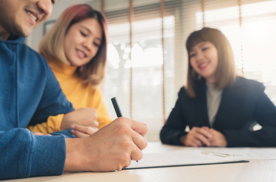 Co nen rut bao hiem lien ket don vi truoc thoi han? hinh anh