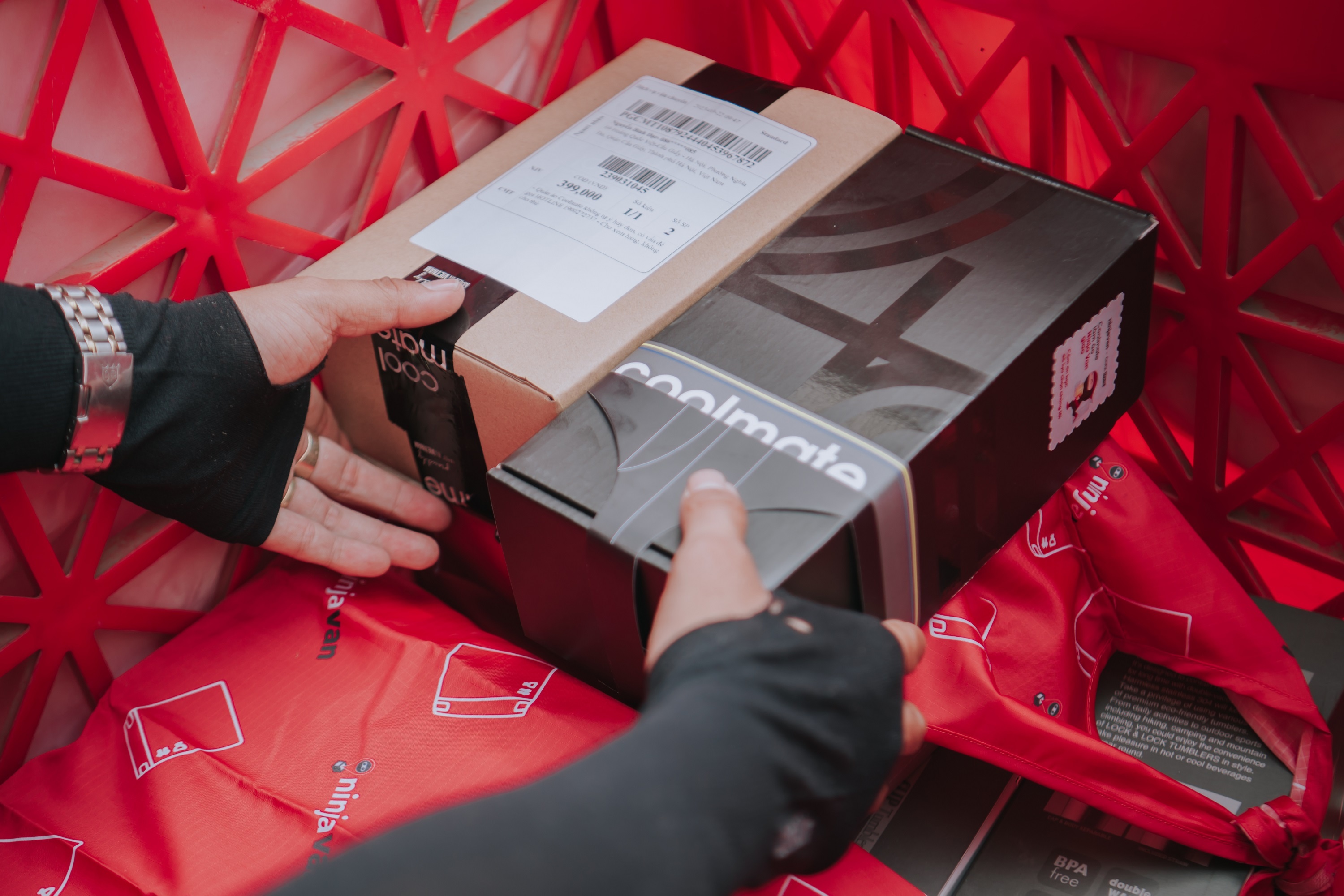 giao hang,  qua tang anh 2