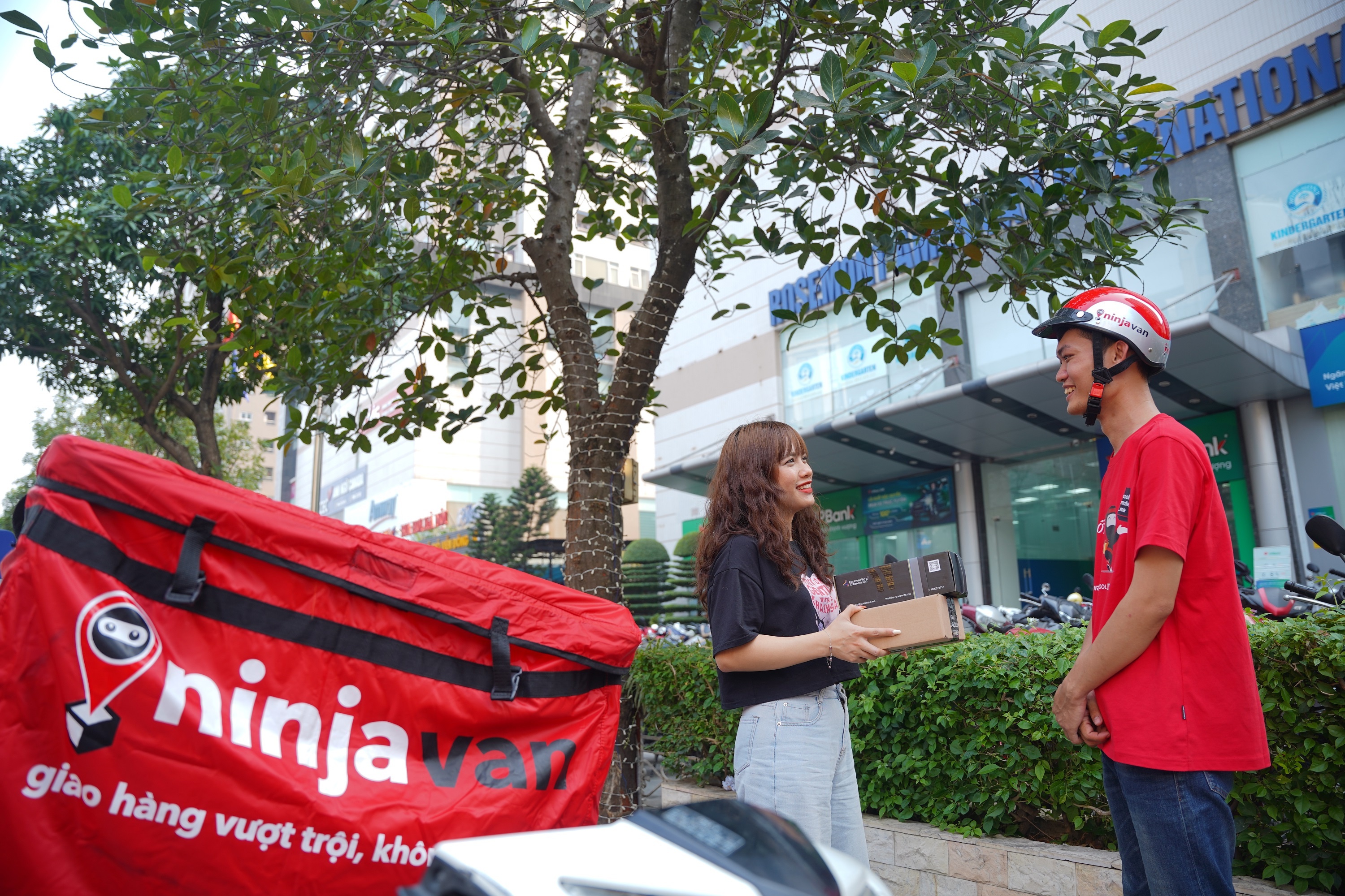 giao hang,  qua tang anh 5