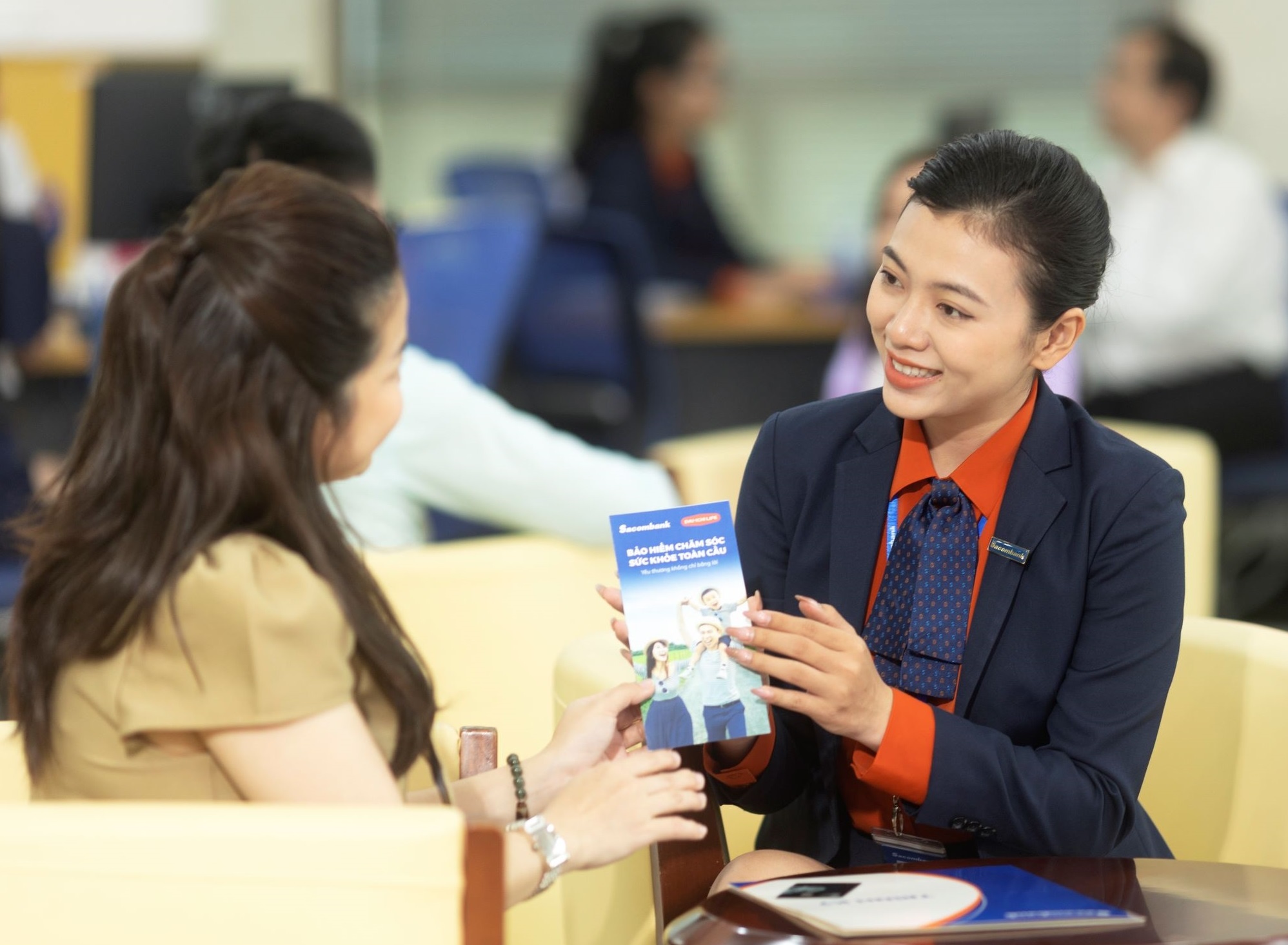 Uu dai den 4,4 ty dong cho khach hang tham gia bao hiem tai Sacombank hinh anh