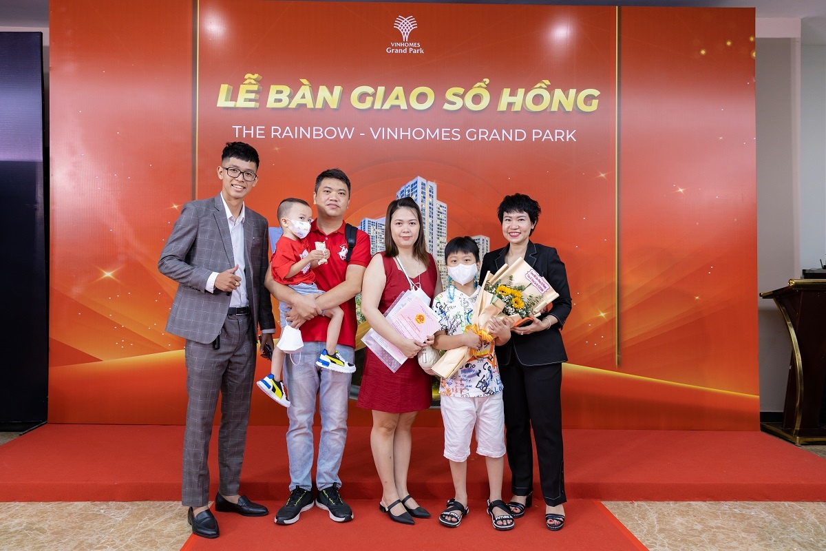 mua nha,  The Rainbow anh 2