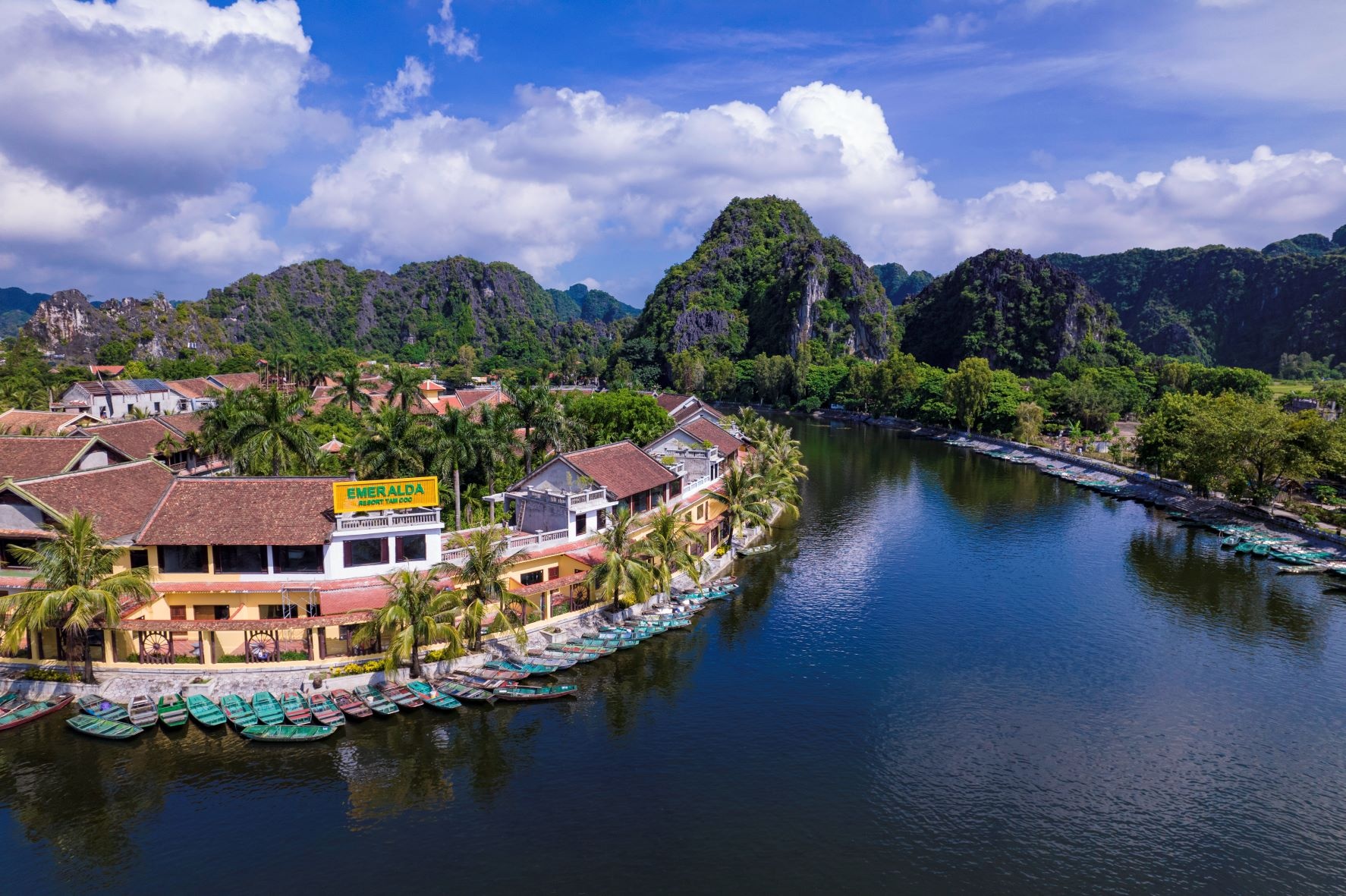 Emeralda Resort Tam Coc - khu nghi dam dau an biet phu xu kinh ky hinh anh
