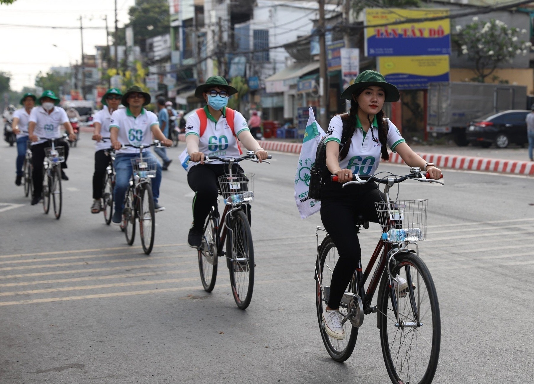 Nganh dien mien Nam huong ung Gio Trai Dat hieu qua hinh anh