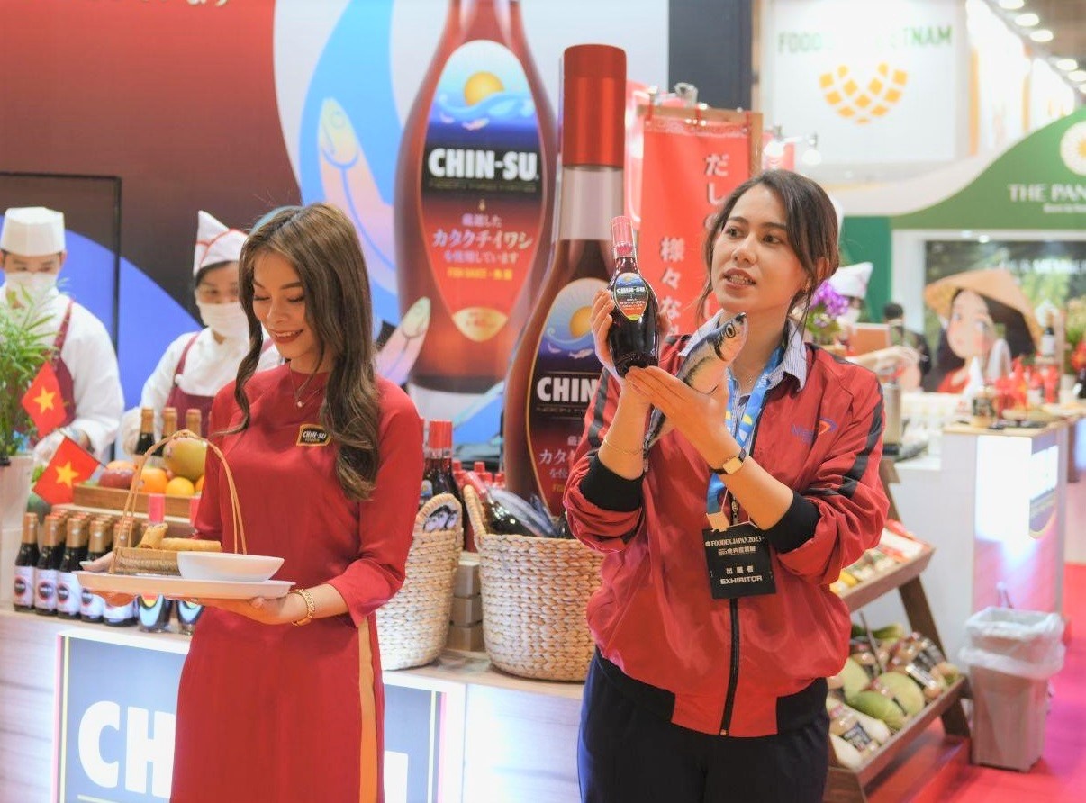 Nuoc mam Chin-su ca com bien Dong ghi diem voi nguoi Nhat hinh anh