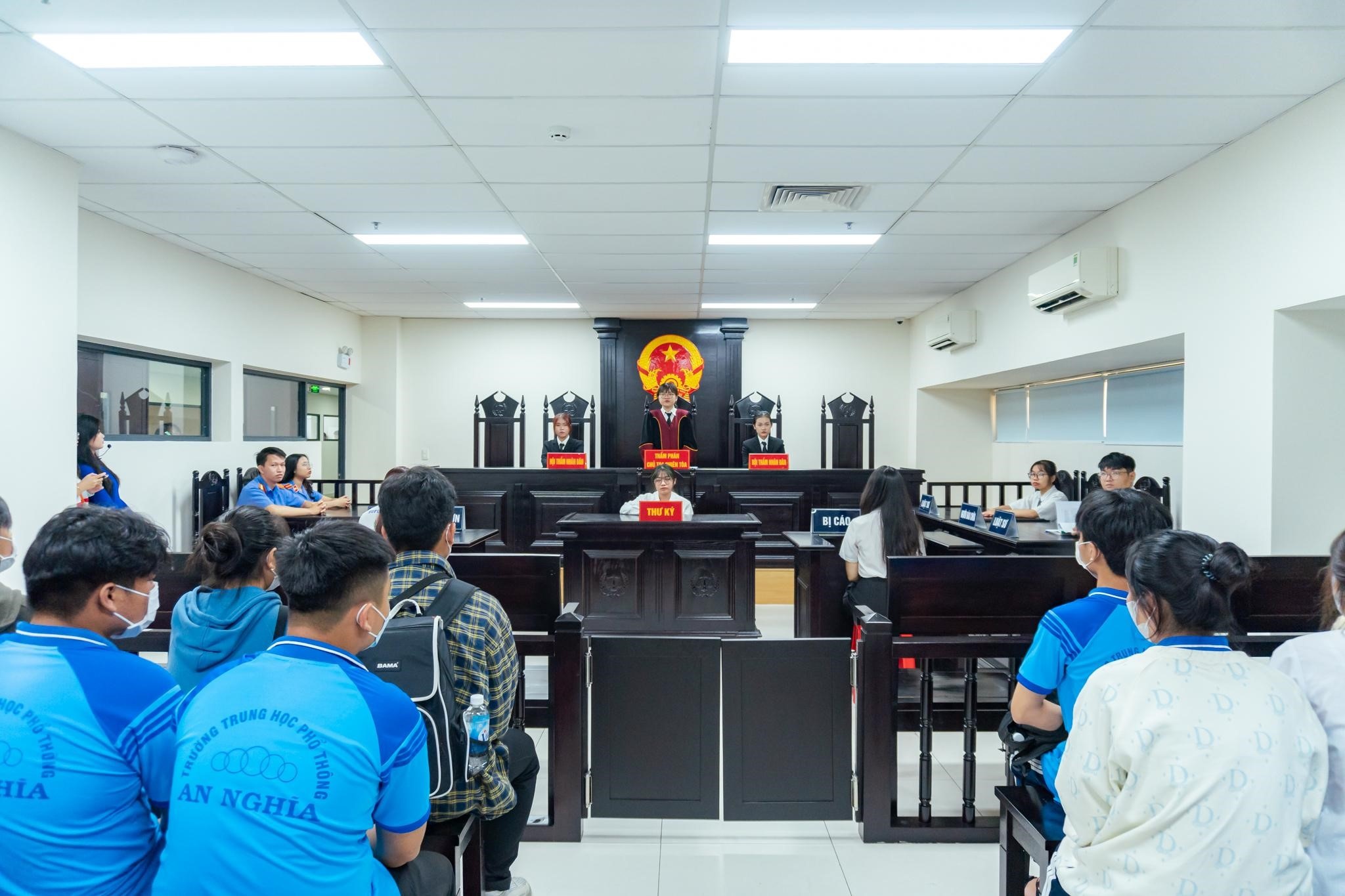 HUFLIT tuyen sinh anh 3