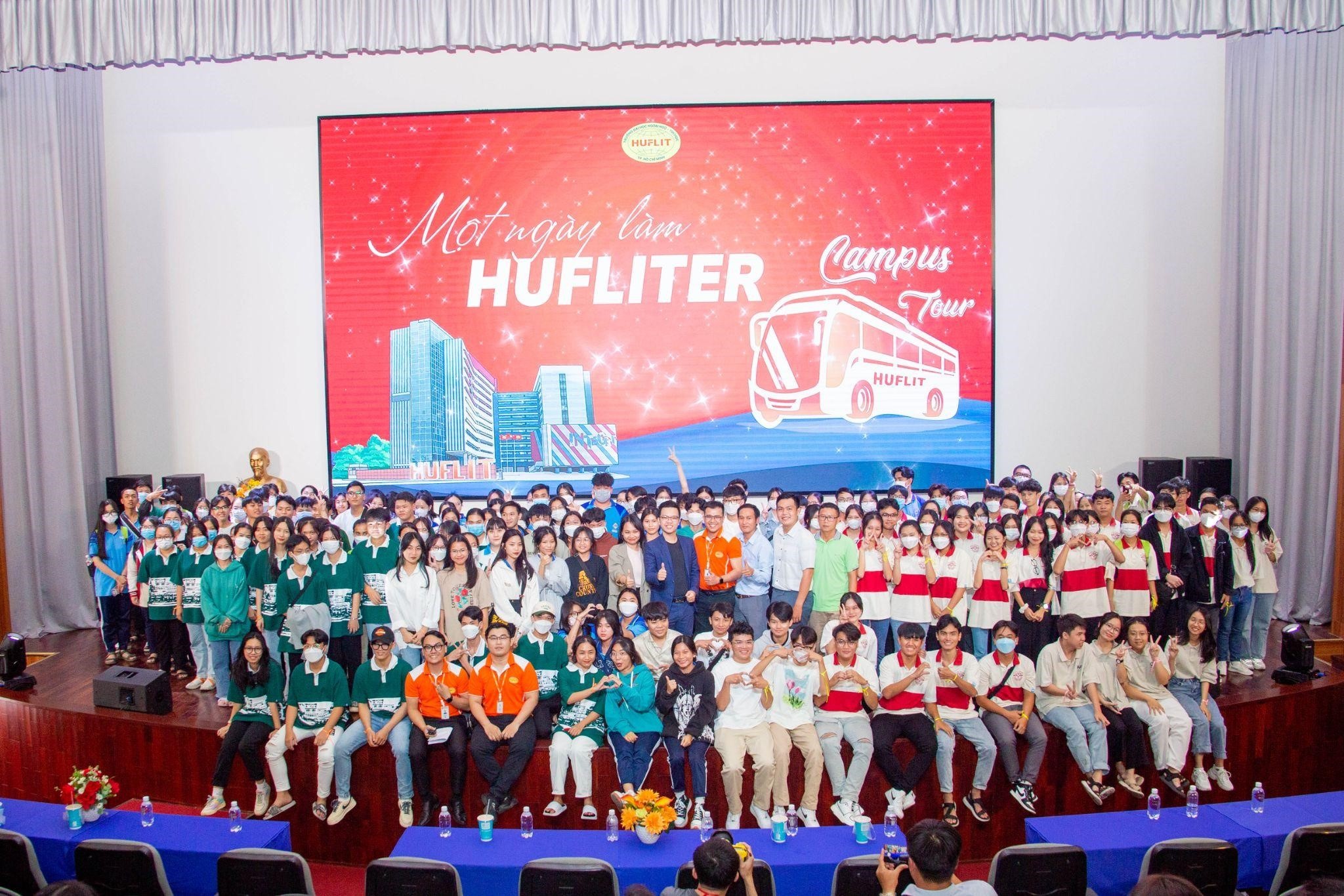 Hoc sinh THPT trai nghiem nhieu hoat dong tai Campus Tour HUFLIT hinh anh