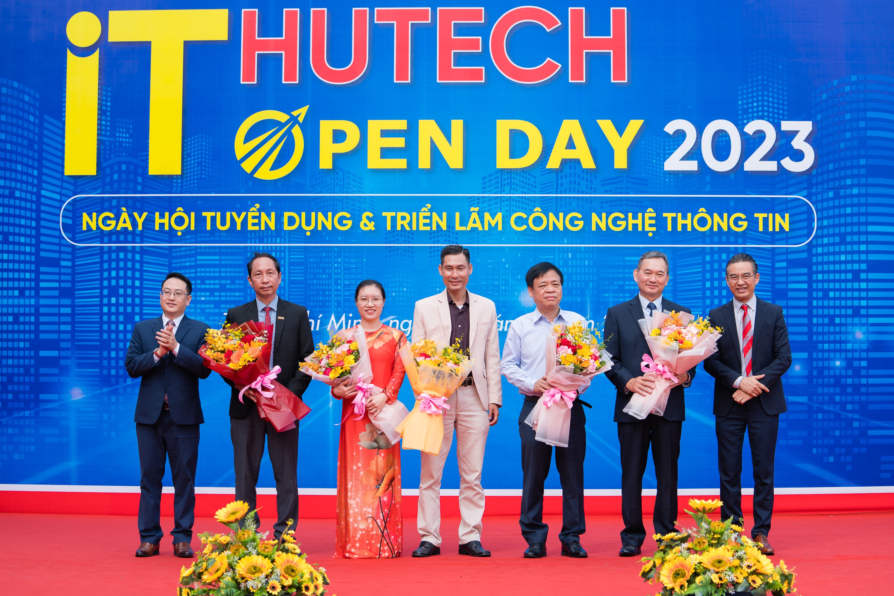 Hutech anh 2