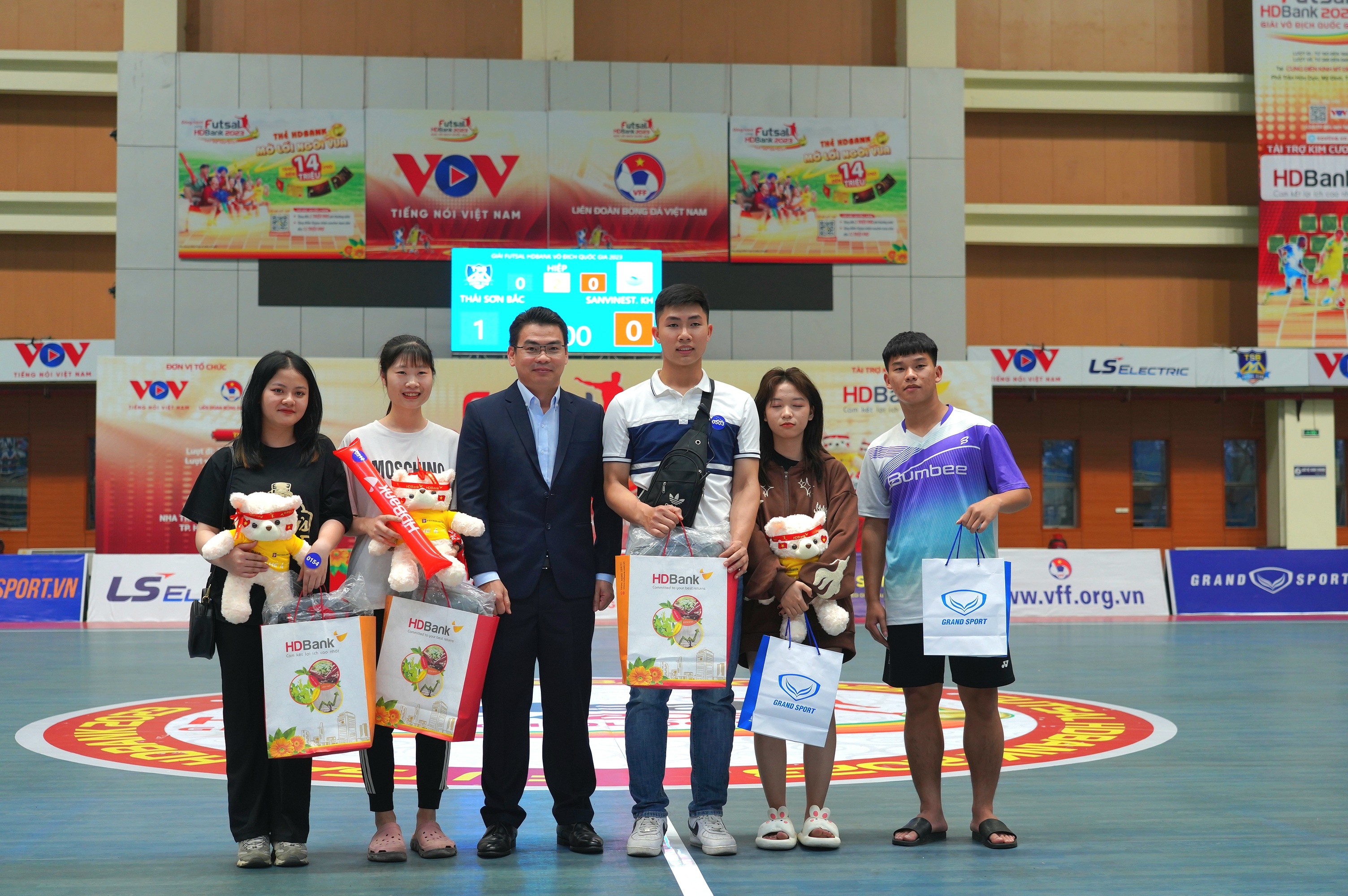 Giai Futsal HDBank 2023 va thay doi 'lich su' hinh anh