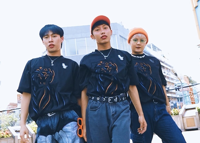 Phien ban ao gioi han cua NTK Cong Tri duoc dan mang Thai lan san lung hinh anh