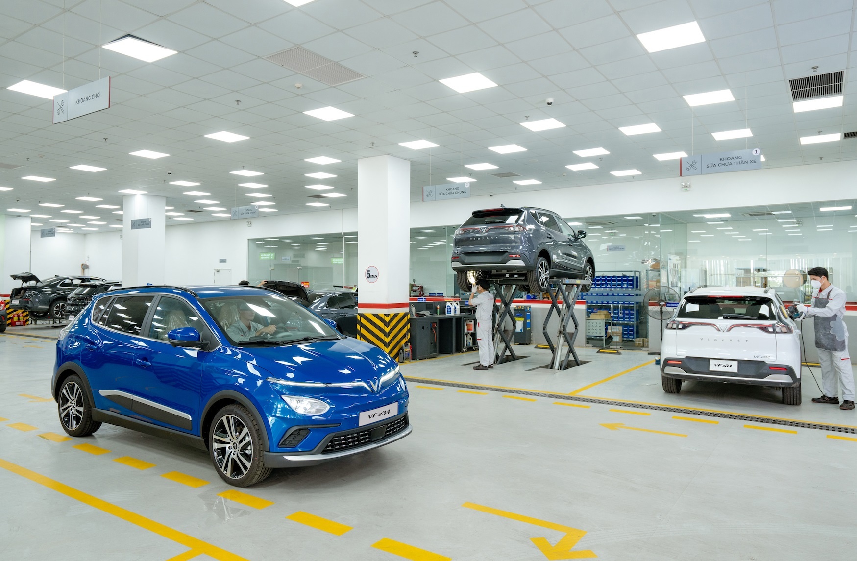 VinFast VF e34 cap nhat, nang kha nang di chuyen len 318 km/lan sac hinh anh