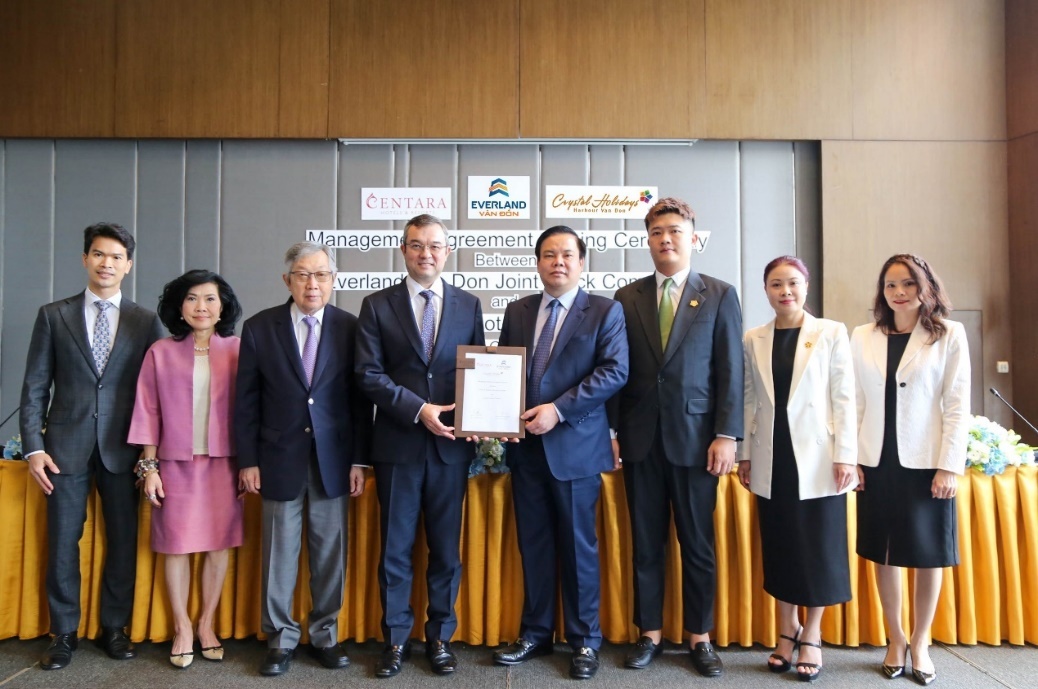 Centara Hotels & Resorts dong hanh Crystal Holidays Harbour Van Don hinh anh