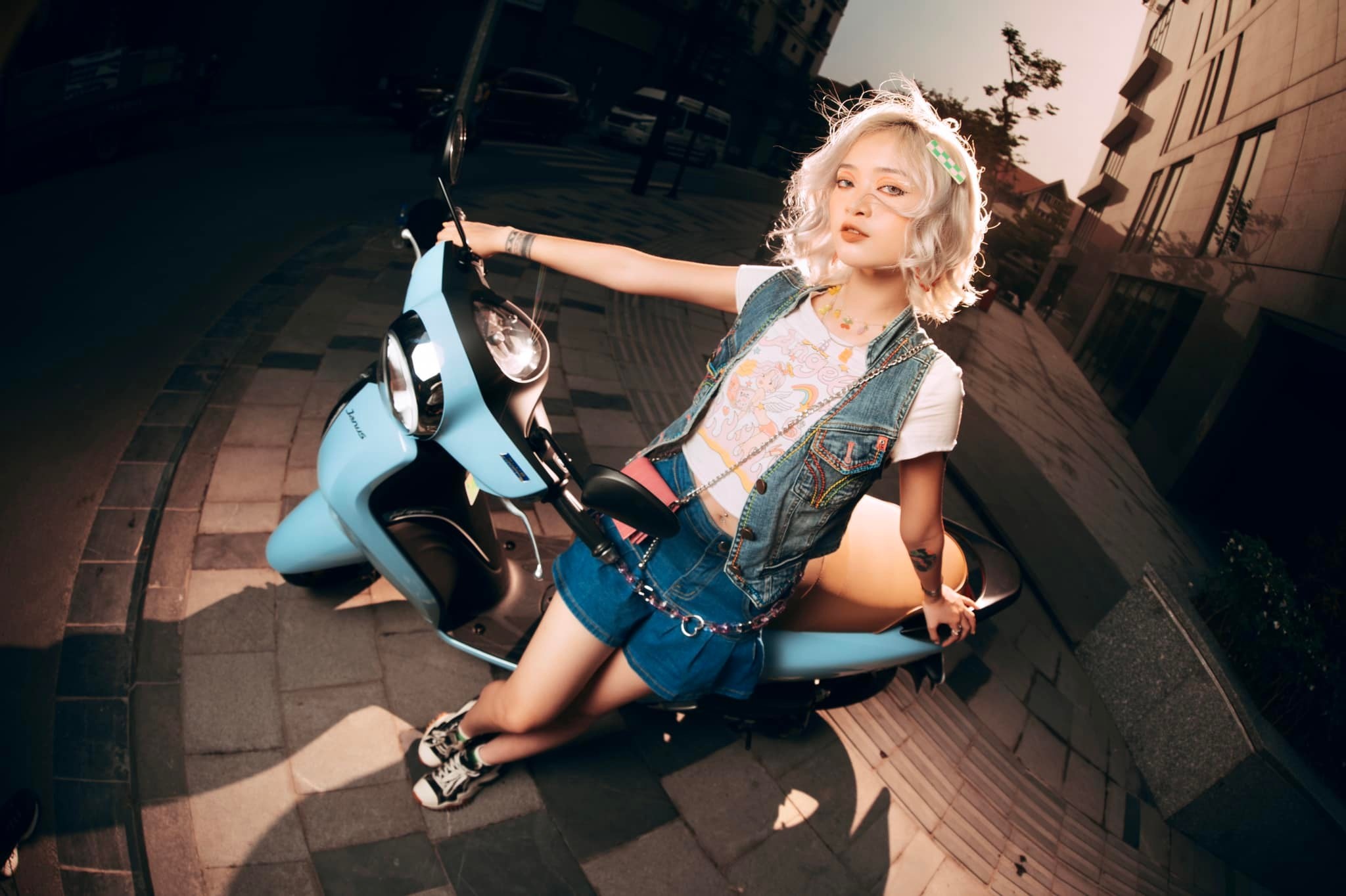 Goi y 3 cach phoi do 'cuc chat' cho co nang ca tinh hinh anh