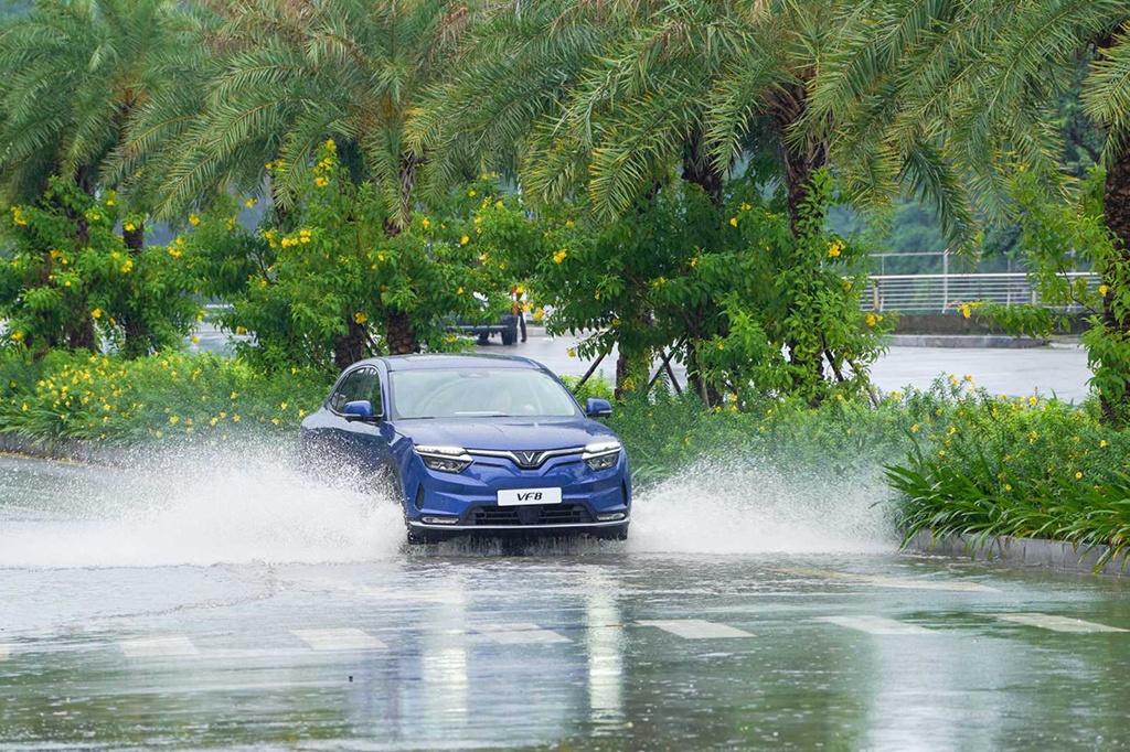 VinFast VF 8,  VinFast anh 2