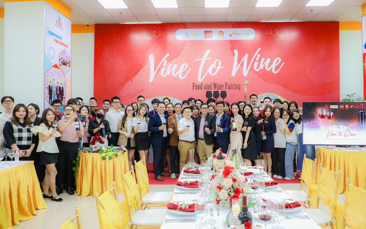 UEF,  nganh nha hang anh 4