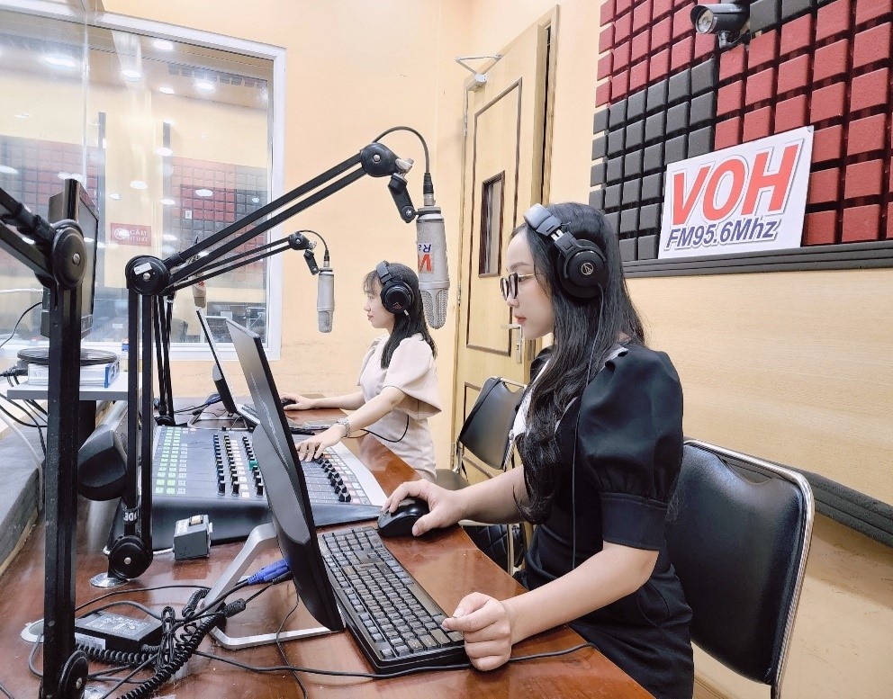 Radio - canh tay noi dai cho chien dich tiep thi hinh anh