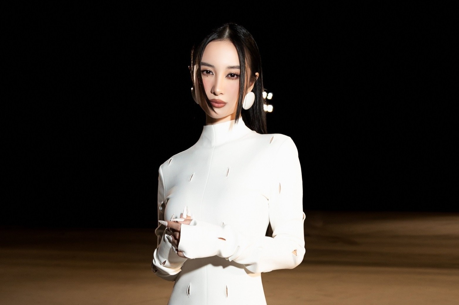 Buoc chuyen minh bang ngon ngu thoi trang da chieu cua Chats by C.Dam hinh anh