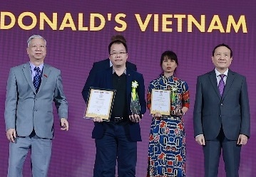 McDonald’s Viet Nam nhan giai Rong Vang lan thu 5 hinh anh
