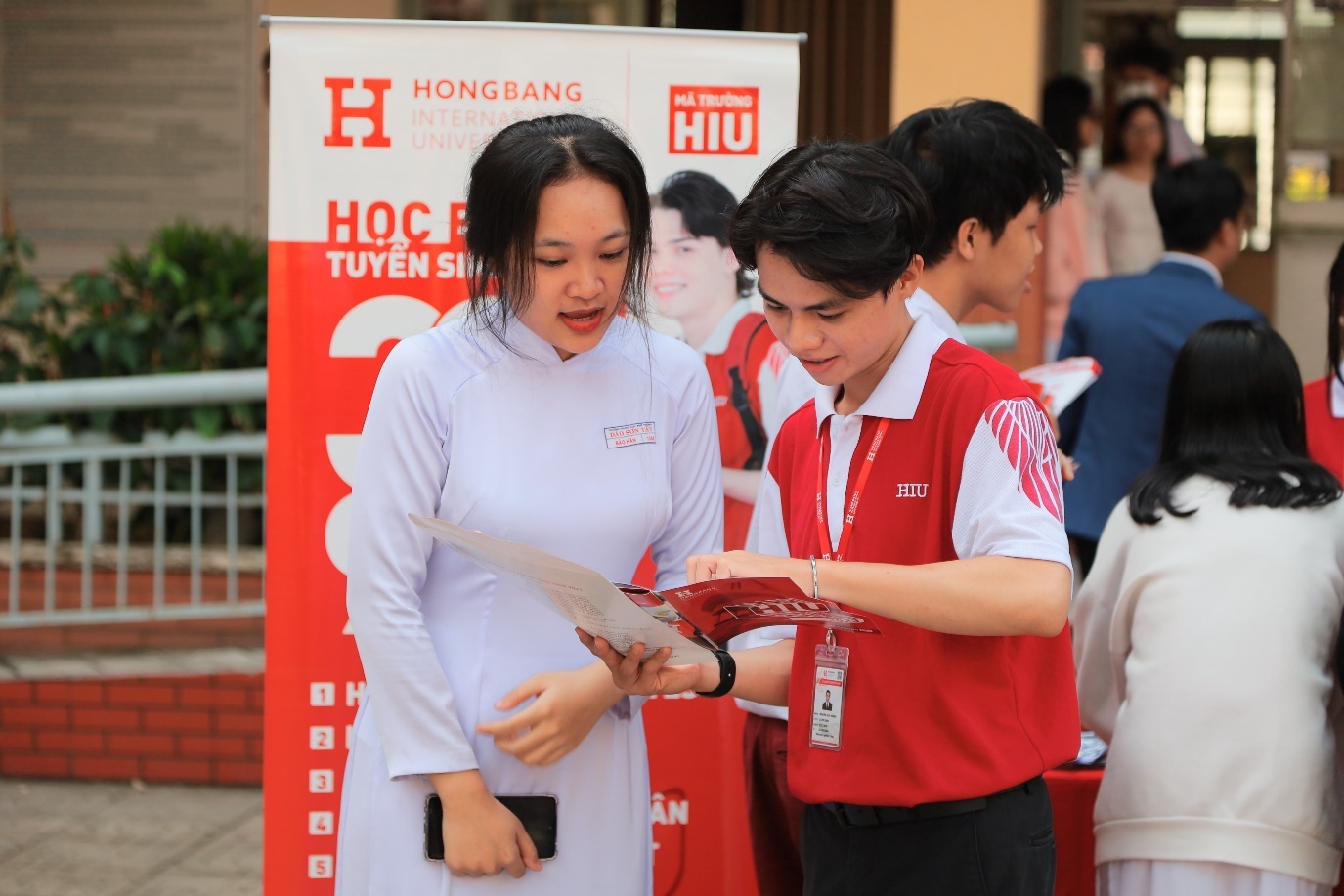 HIU,  tuyen sinh 2023 anh 2