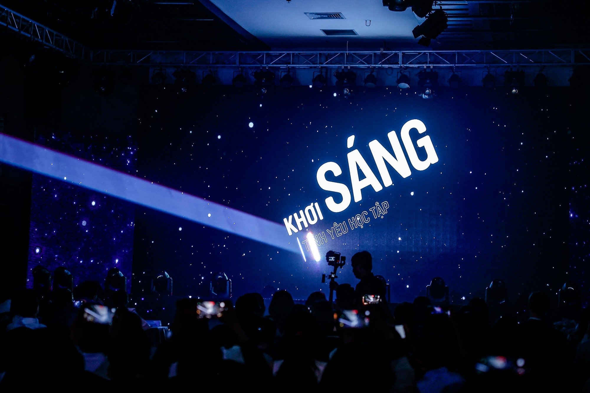 Khoi sang tinh yeu hoc tap cua tre voi Apollo Active hinh anh