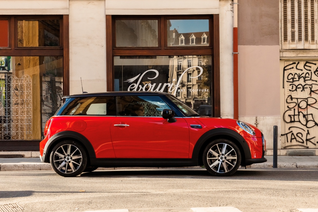 Nhan chuyen du lich chau Au khi so huu MINI 3-Cua hinh anh