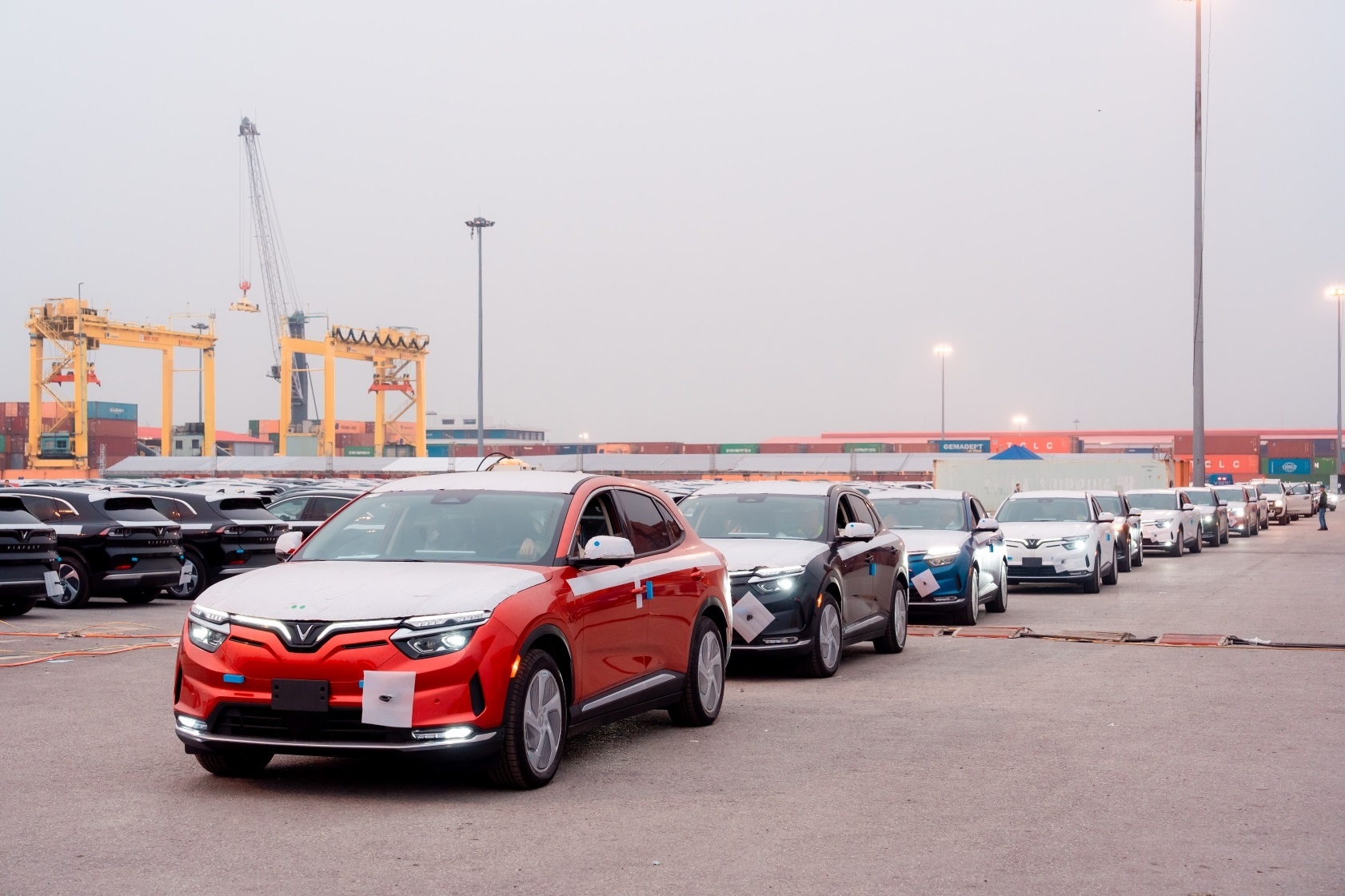 VinFast xuat khau 1.879 xe VF 8 tiep theo toi Bac My hinh anh