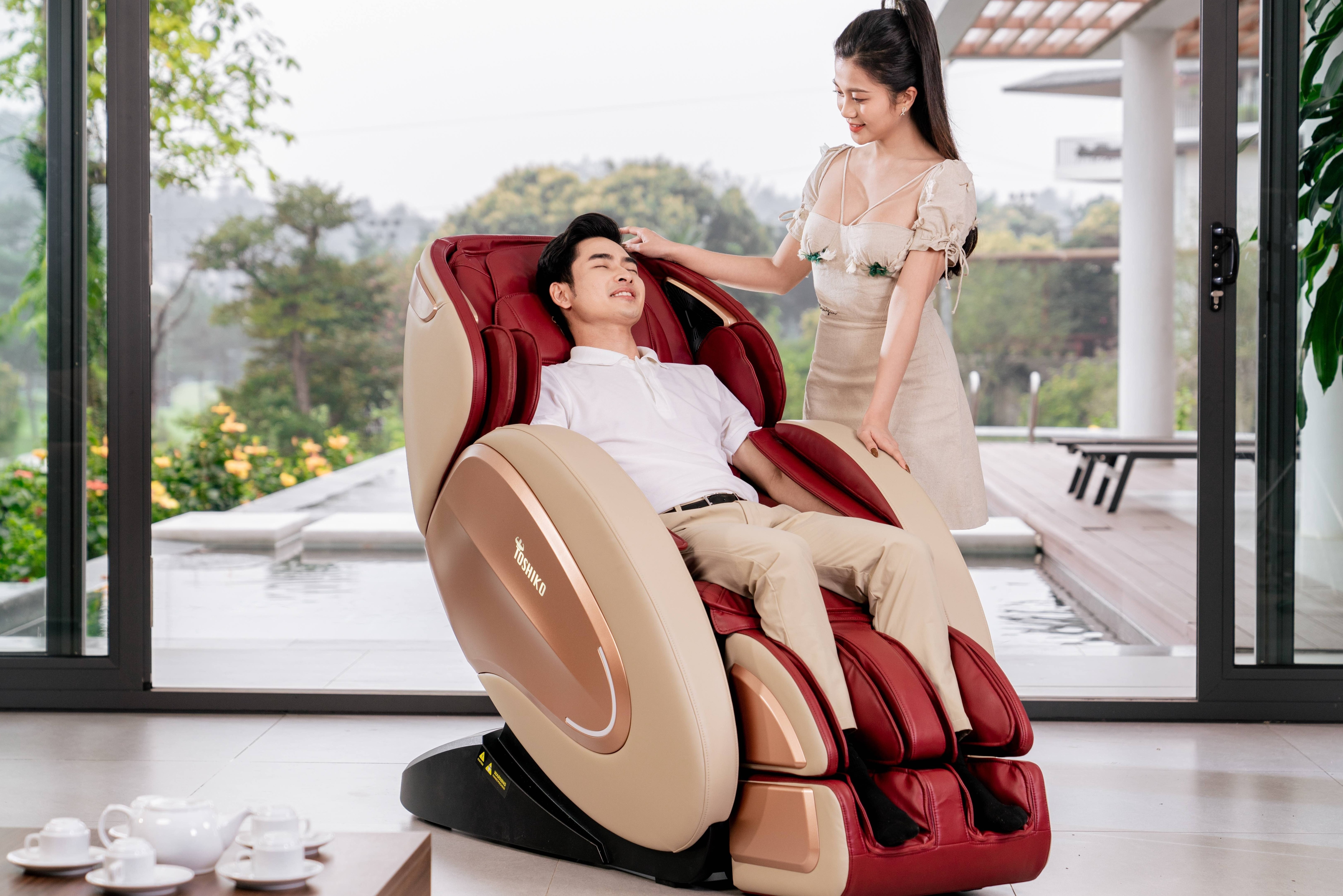 Dong ghe massage chuan Nhat cua Toshiko hinh anh