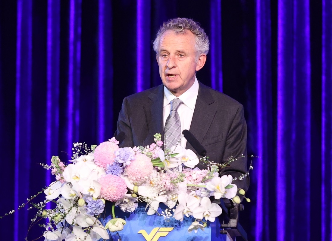 Vi sao giai VinFuture dong gop cho su phat trien toan cau? hinh anh