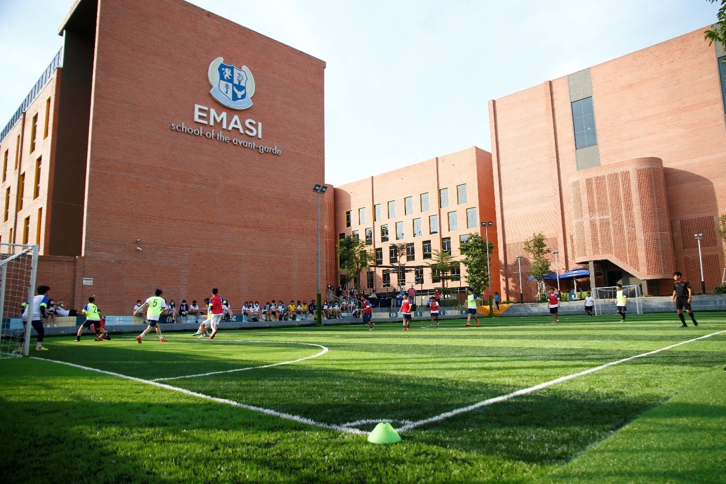 truong EMASI anh 1