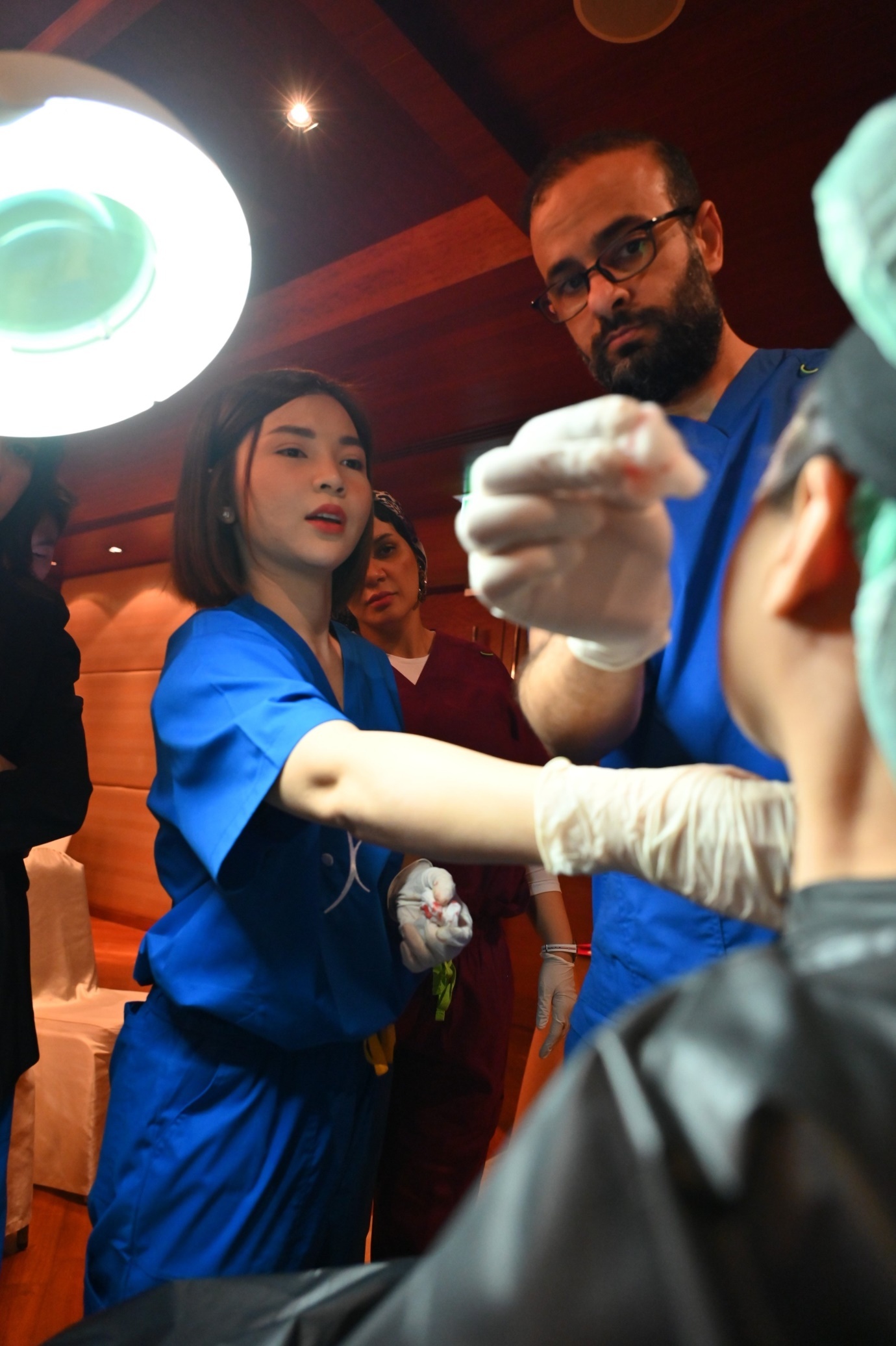 Bac si Cam Thuy anh 4