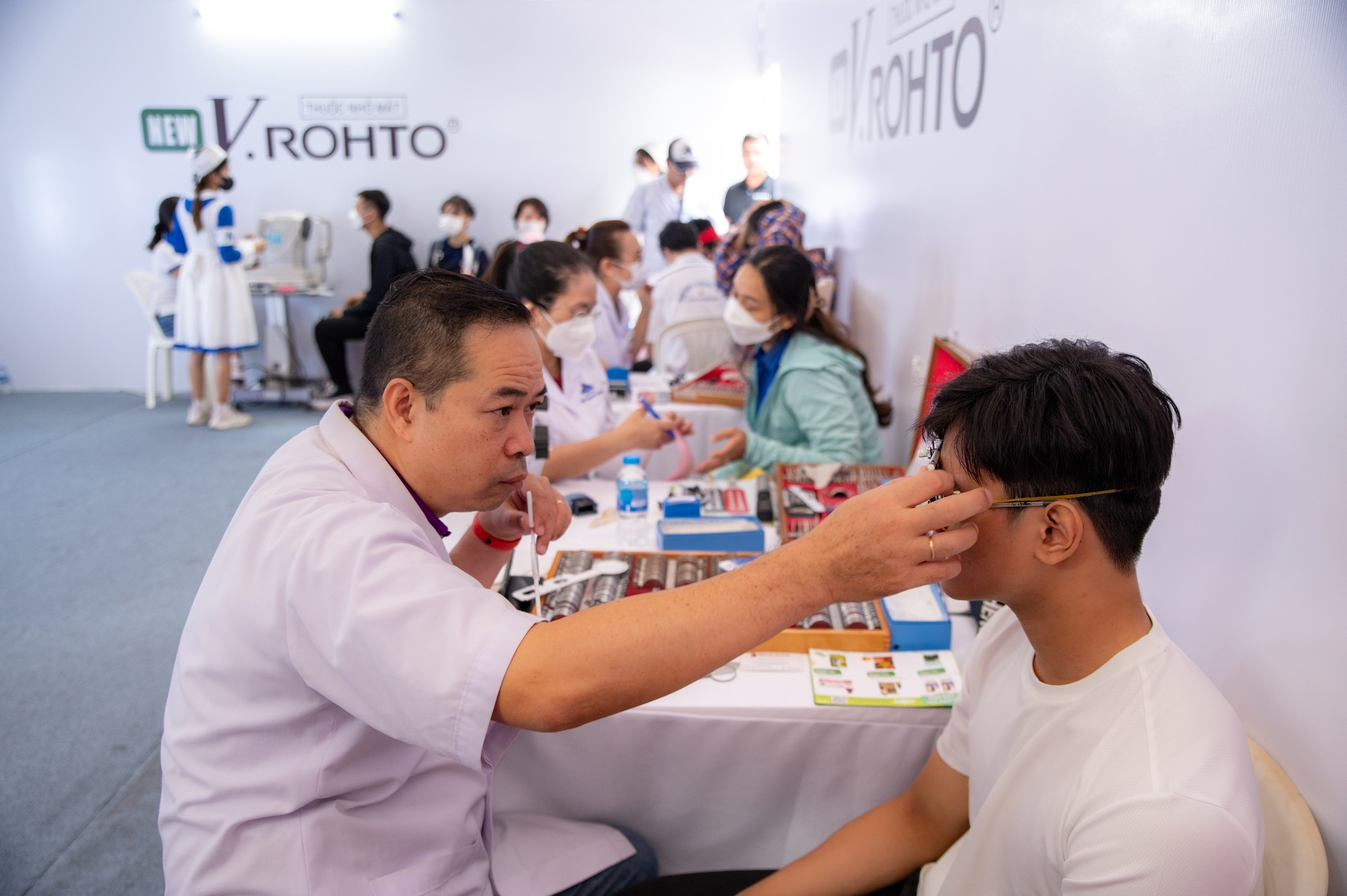 V.Rohto,  Hanh phuc thay anh 3