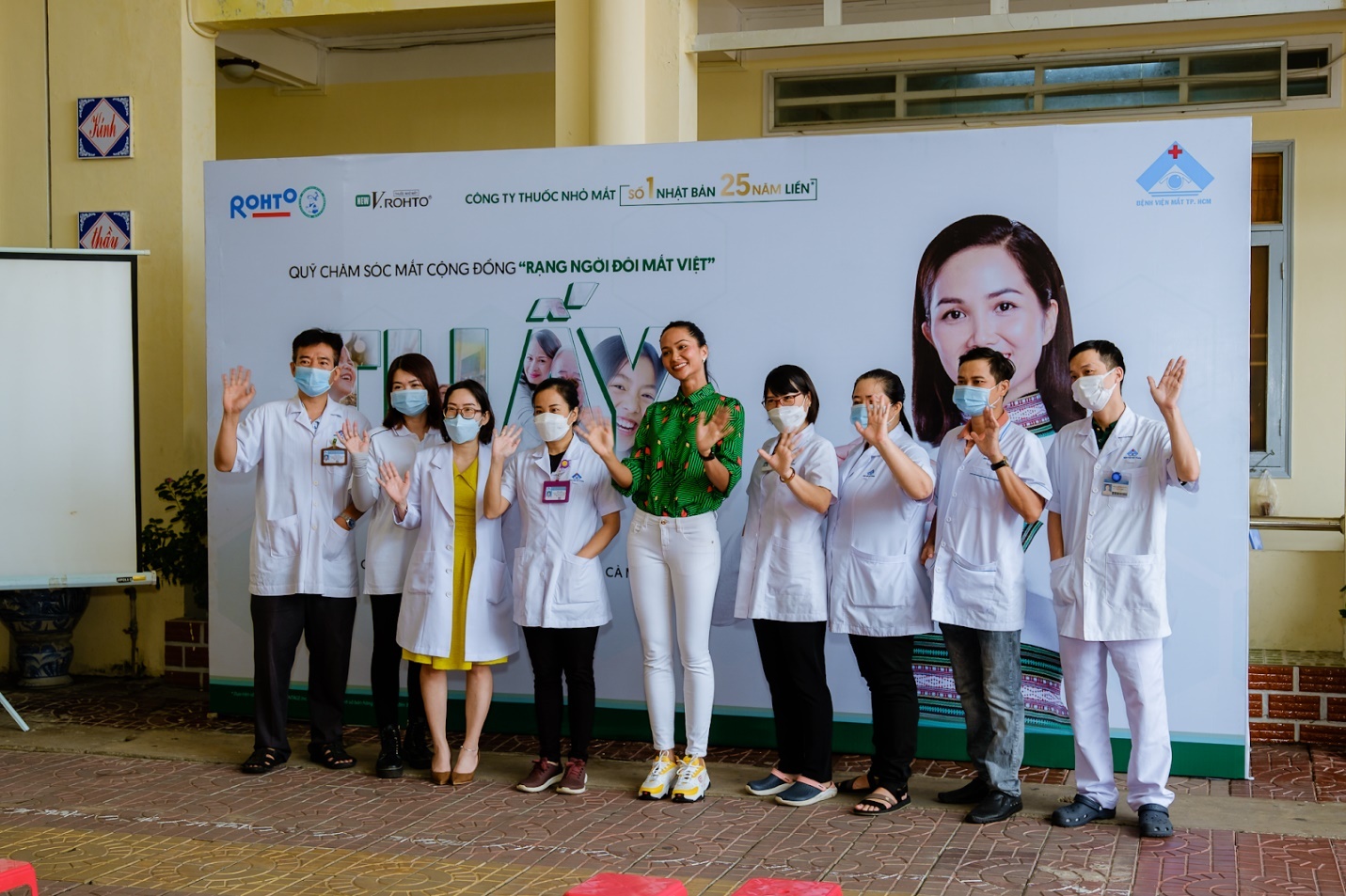 V.Rohto,  Hanh phuc thay anh 4